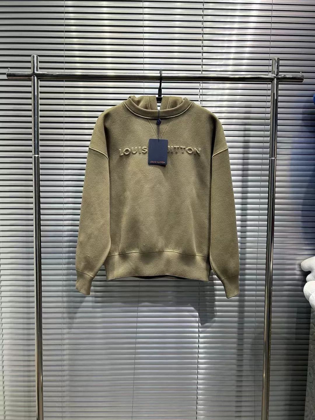 Louis Vuitton Louis Vuitton Embossed Logo Hoodie XS Size XS / US 0-2 / IT 36-38 - 2 Thumbnail