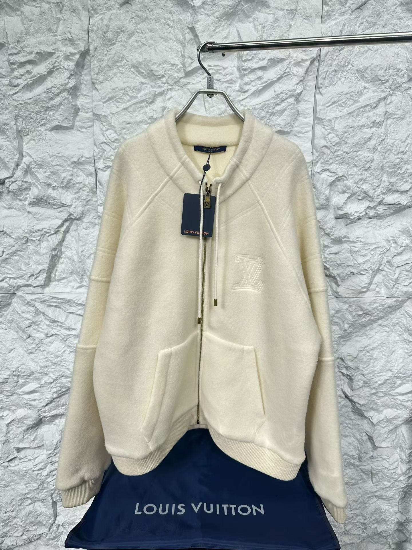 Louis Vuitton Louis Vuitton Logo Embossed Fleece Jacket XXL Size US XXL / EU 58 / 5 - 2 Thumbnail