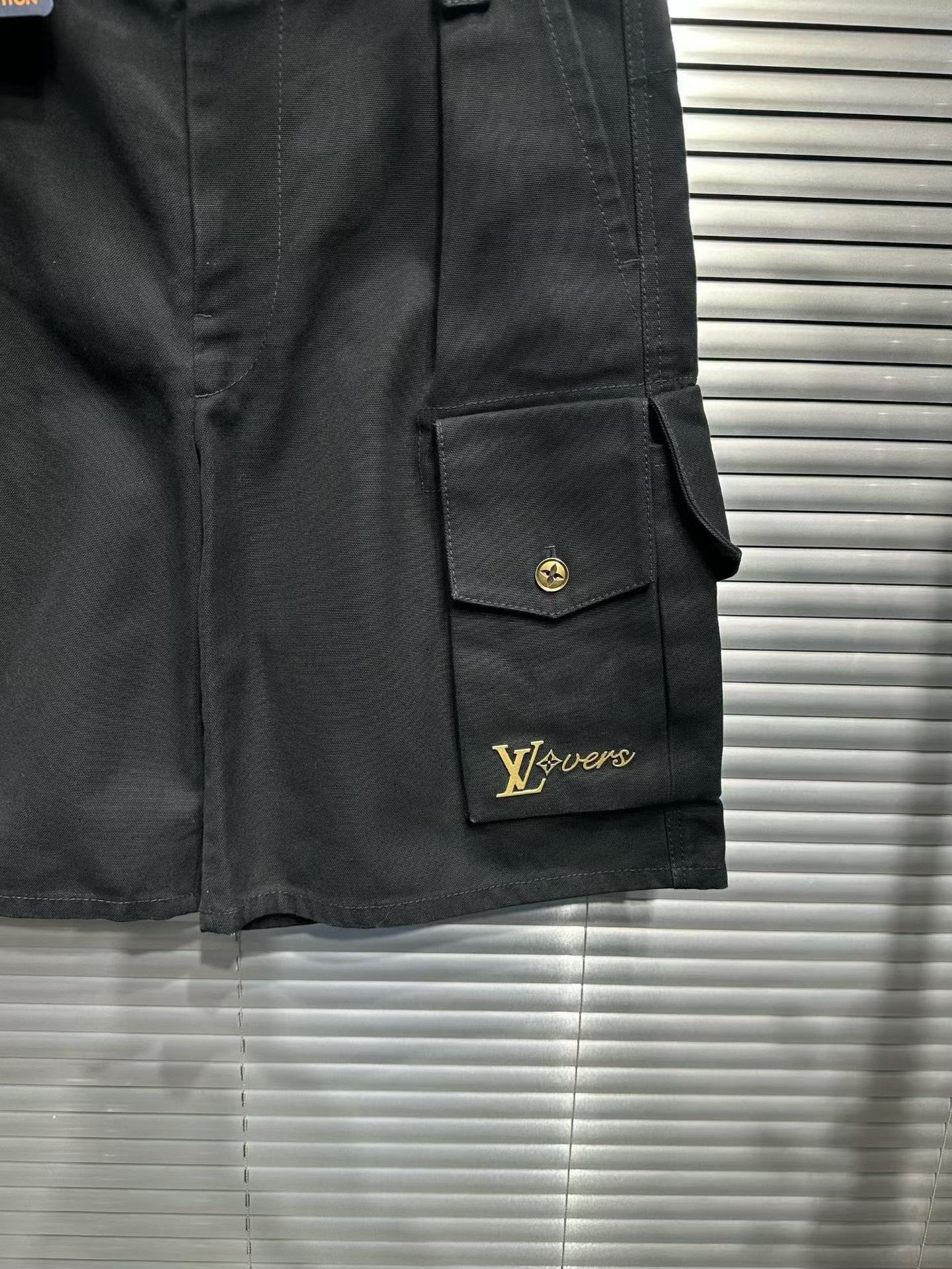 Louis Vuitton Louis Vuitton LVers Logo Cargo Shorts 48 Size US 32 / EU 48 - 4 Thumbnail