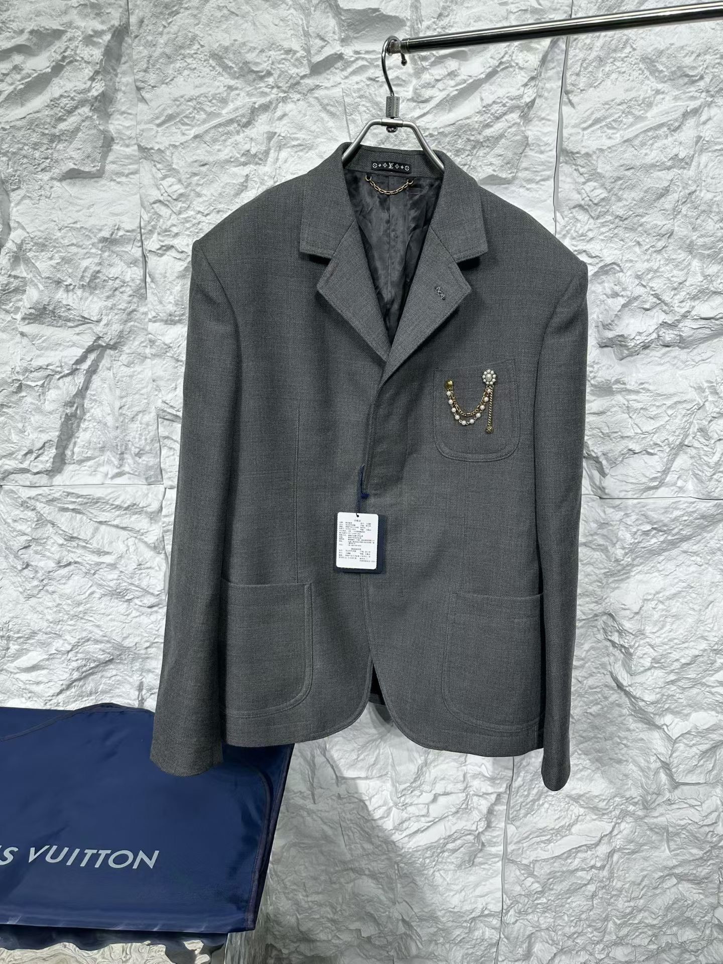 Louis Vuitton Louis Vuitton Pearl Chain Badge Blazer 40R Size 40R - 2 Thumbnail
