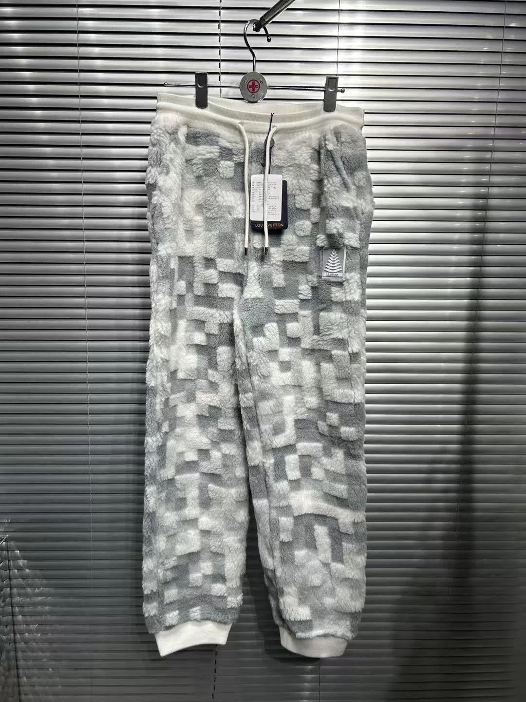 Louis Vuitton Louis Vuitton Mosaic Fleece Sweatpants S Size US 30 / EU 46 - 2 Thumbnail