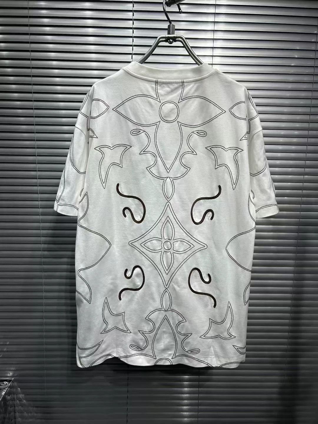 Louis Vuitton Louis Vuitton Contrast Stitch Logo T-Shirt M Size US M / EU 48-50 / 2 - 3 Thumbnail