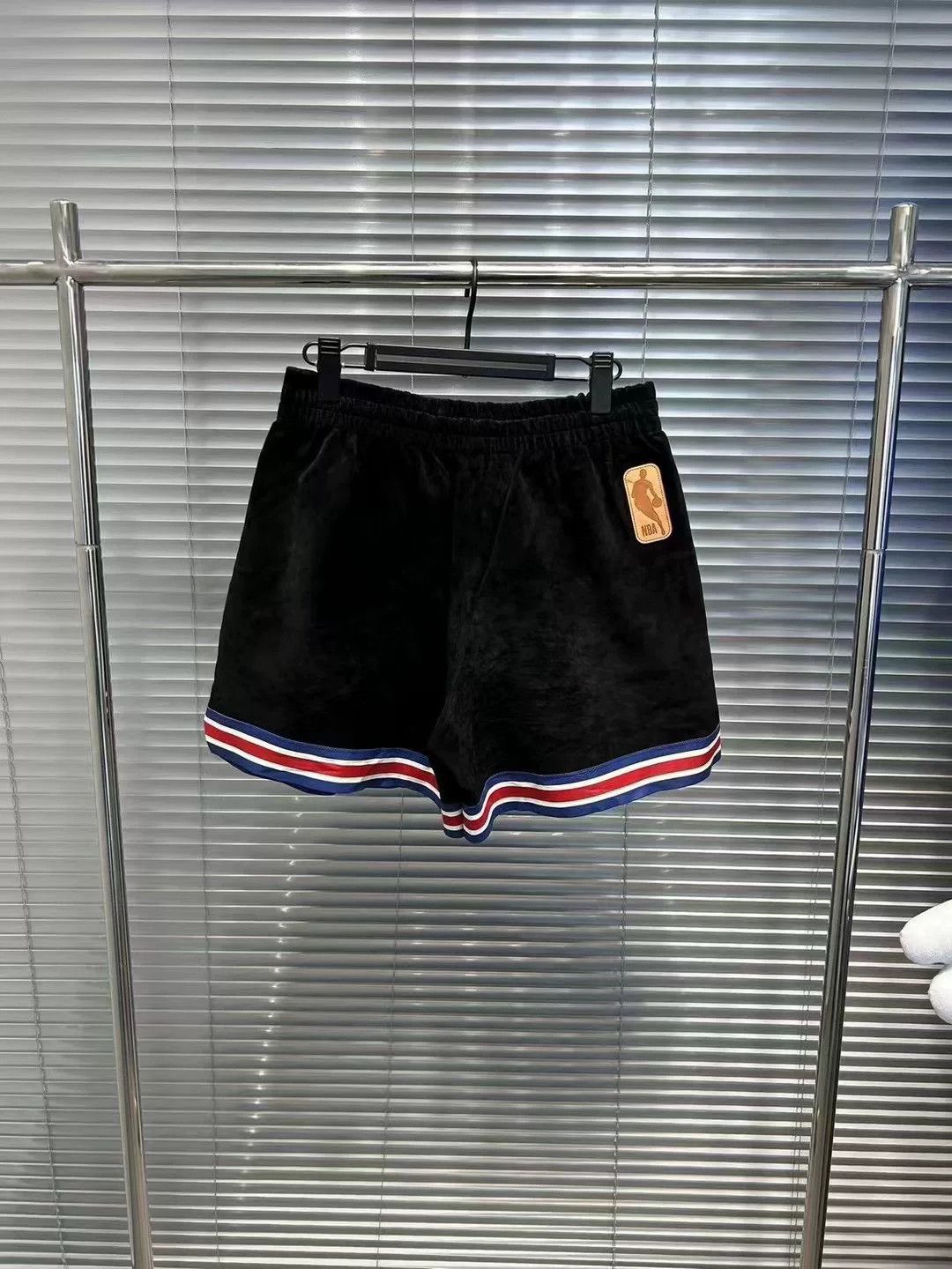 Louis Vuitton Louis Vuitton x NBA Suede Logo Shorts Size M Size US 32 / EU 48 - 3 Thumbnail