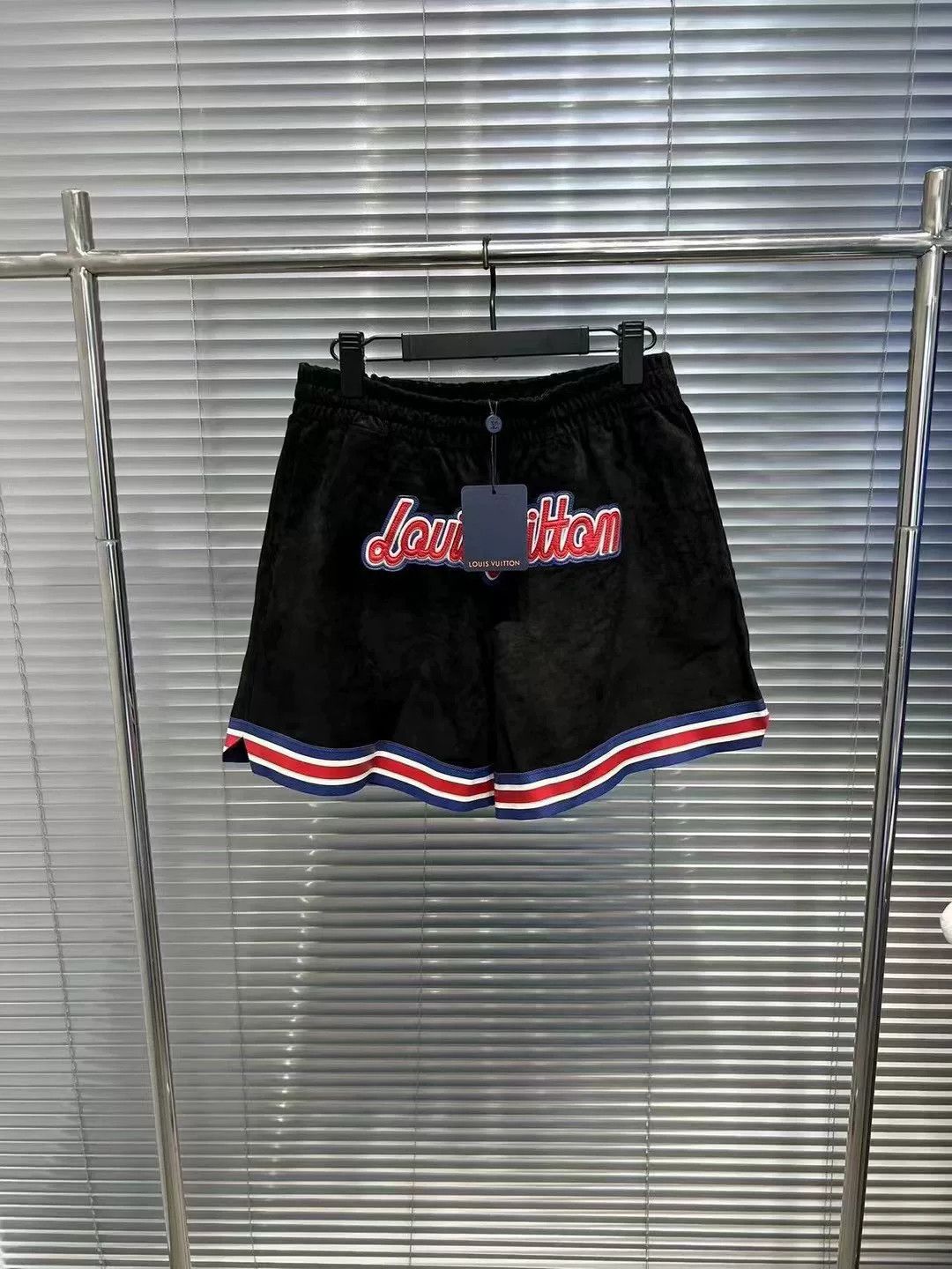 Louis Vuitton Louis Vuitton x NBA Suede Logo Shorts Size M Size US 32 / EU 48 - 2 Thumbnail