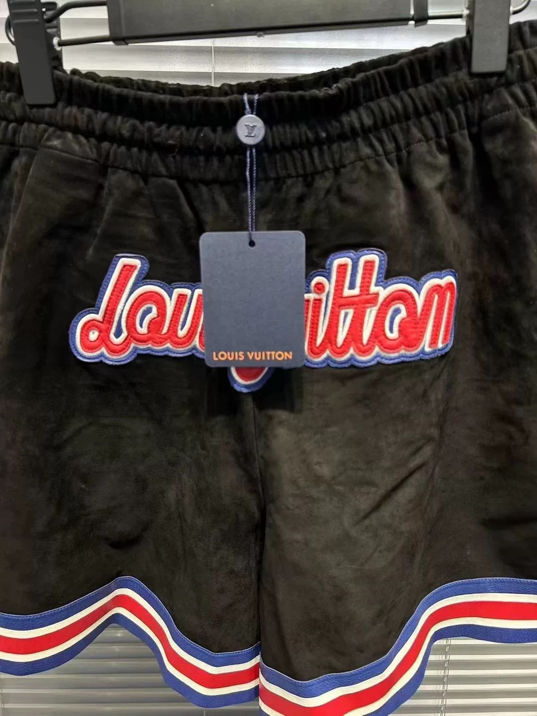 Louis Vuitton Louis Vuitton x NBA Suede Logo Shorts Size M Size US 32 / EU 48 - 5 Thumbnail