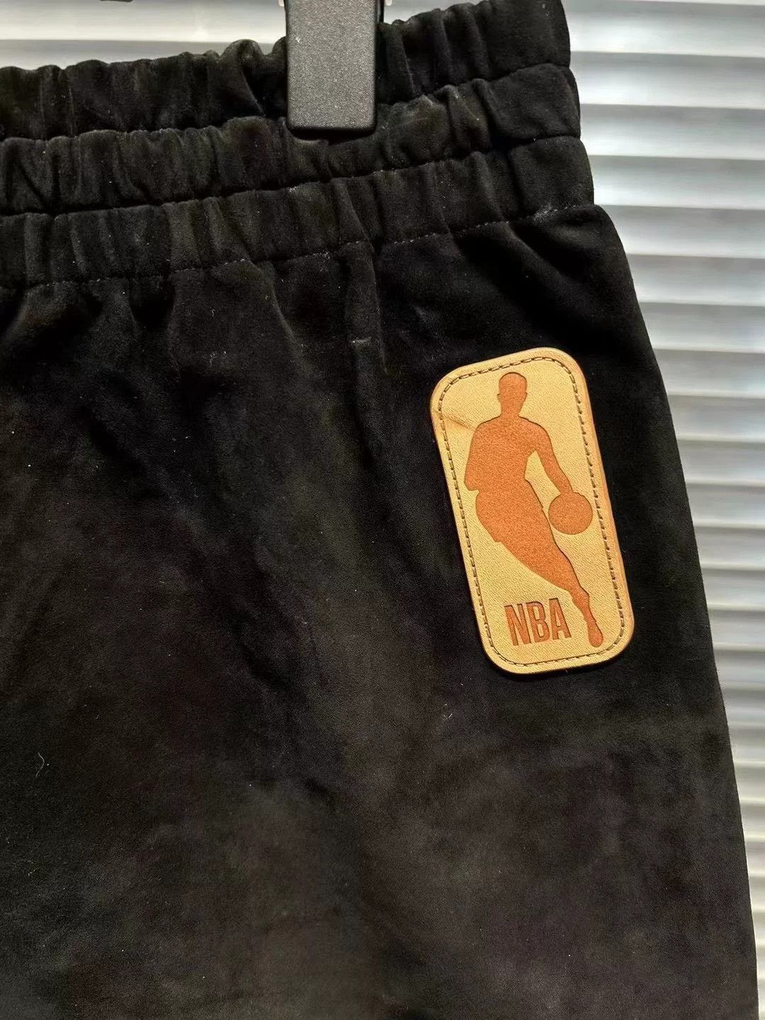 Louis Vuitton Louis Vuitton x NBA Suede Logo Shorts Size M Size US 32 / EU 48 - 4 Thumbnail