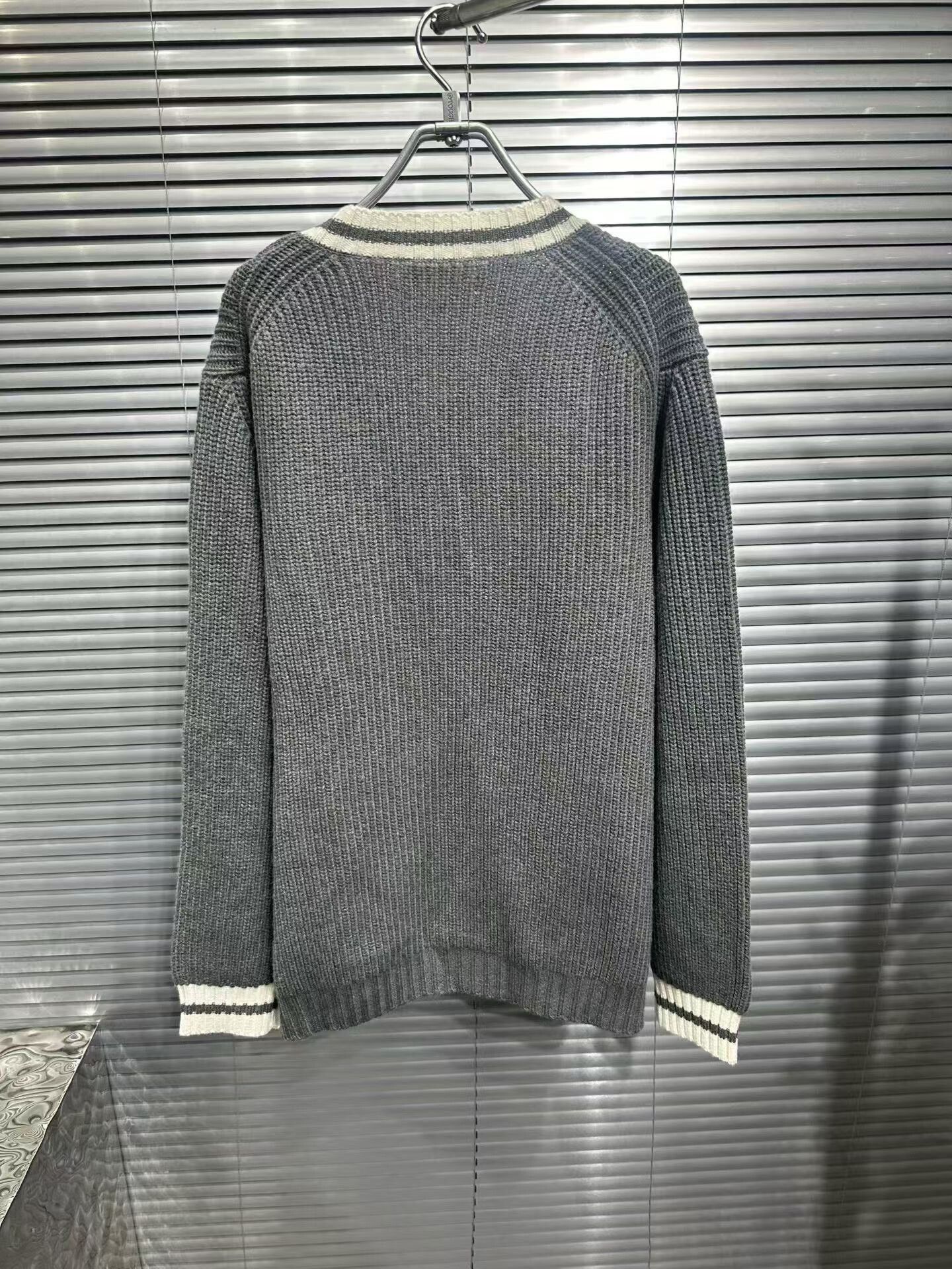 Miu Miu Miu Miu Logo Embroidery V-Neck Sweater IT 38 Size XS / US 0-2 / IT 36-38 - 3 Thumbnail