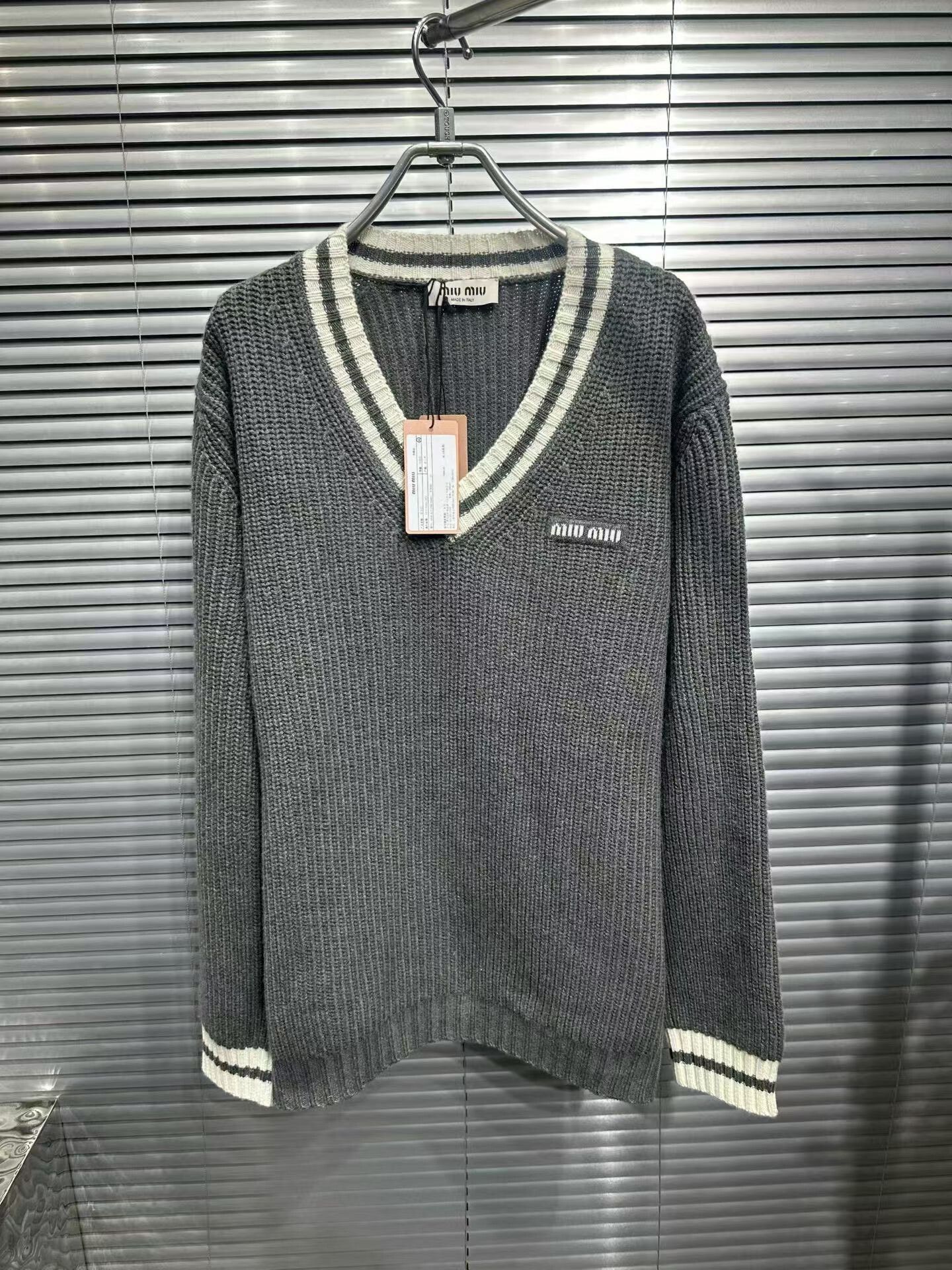 Miu Miu Miu Miu Logo Embroidery V-Neck Sweater IT 38 Size XS / US 0-2 / IT 36-38 - 2 Thumbnail