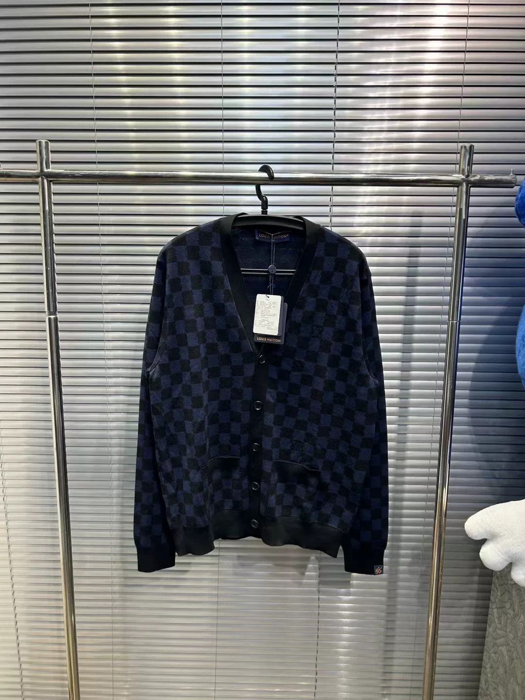Louis Vuitton Louis Vuitton Wavy Damier Knit Wool Cardigan M Size US M / EU 48-50 / 2 - 2 Thumbnail
