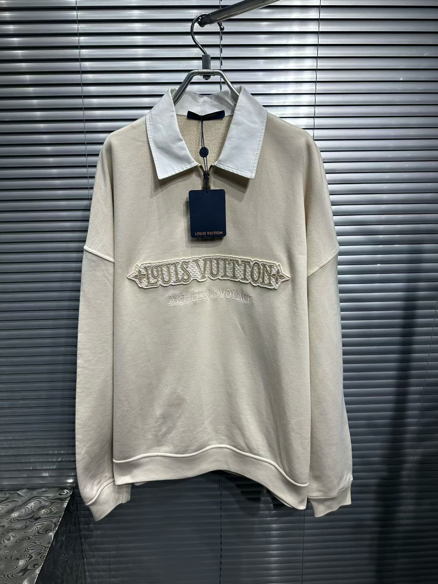 Louis Vuitton Louis Vuitton Embroidered Polo Sweatshirt XL Size US XL / EU 56 / 4 - 2 Thumbnail