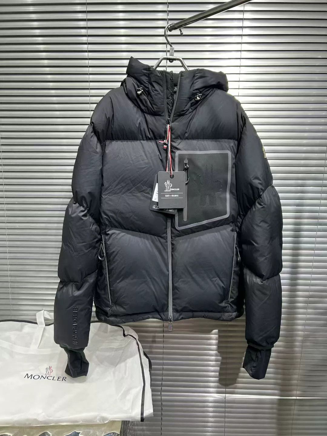 Moncler Moncler Mandres Grenoble Puffer Jacket Size 4 Size US XL / EU 56 / 4 - 2 Thumbnail