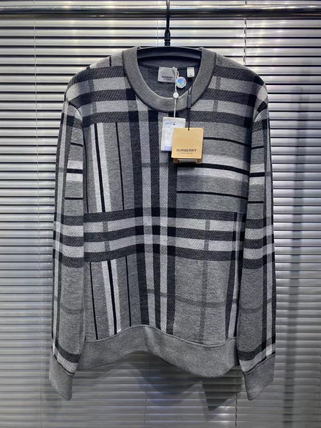 Burberry Burberry All-Over Check Wool Knit Sweater L Size US L / EU 52-54 / 3 - 4 Thumbnail
