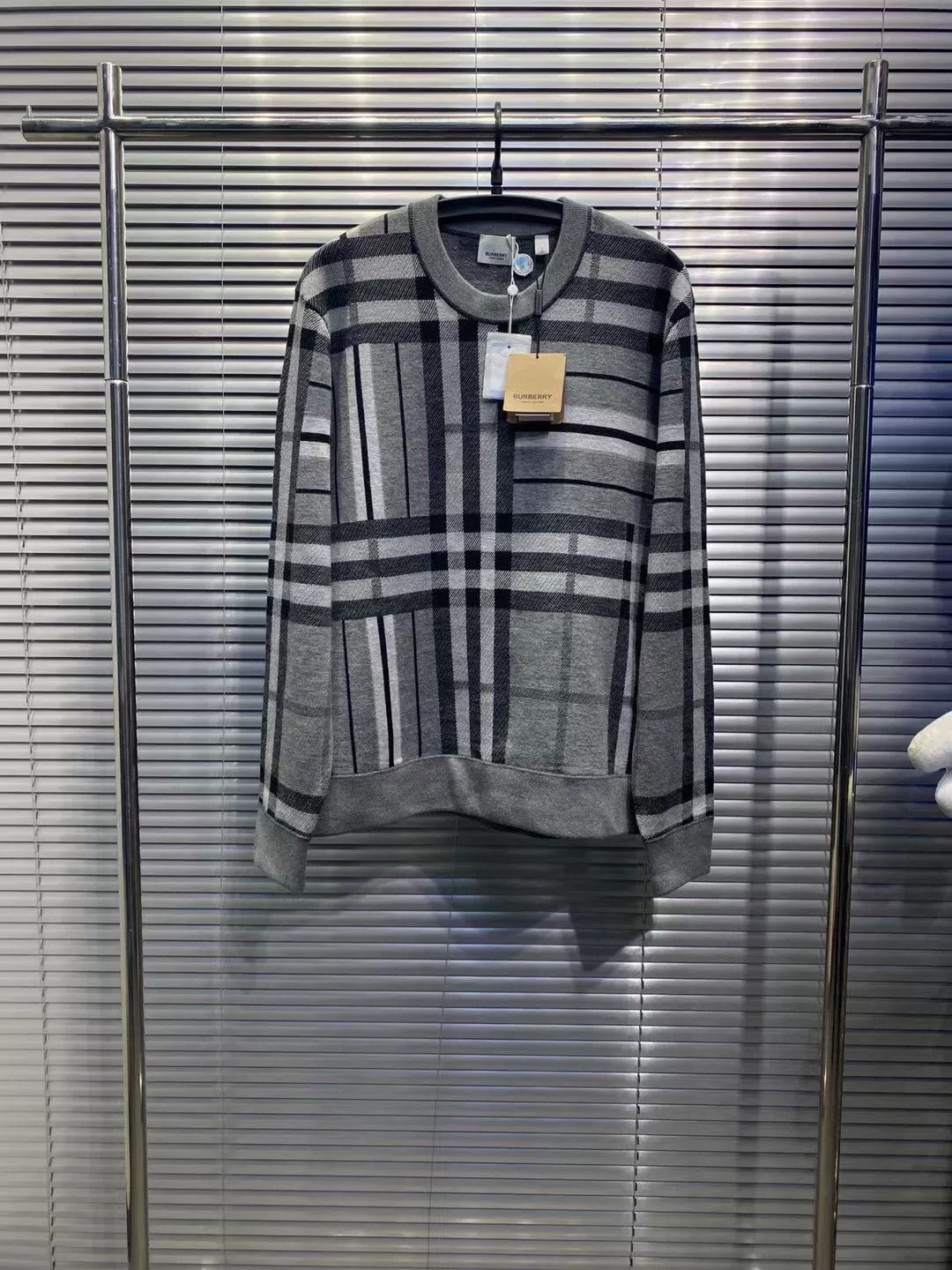 Burberry Burberry All-Over Check Wool Knit Sweater L Size US L / EU 52-54 / 3 - 2 Thumbnail