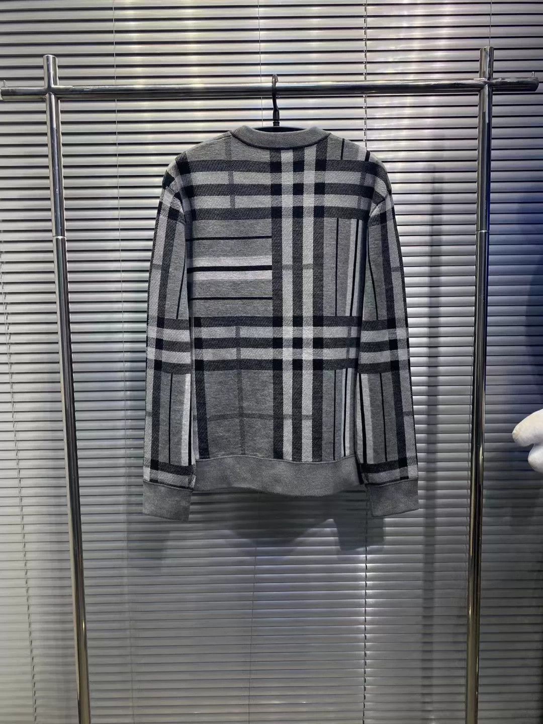 Burberry Burberry All-Over Check Wool Knit Sweater L Size US L / EU 52-54 / 3 - 3 Thumbnail