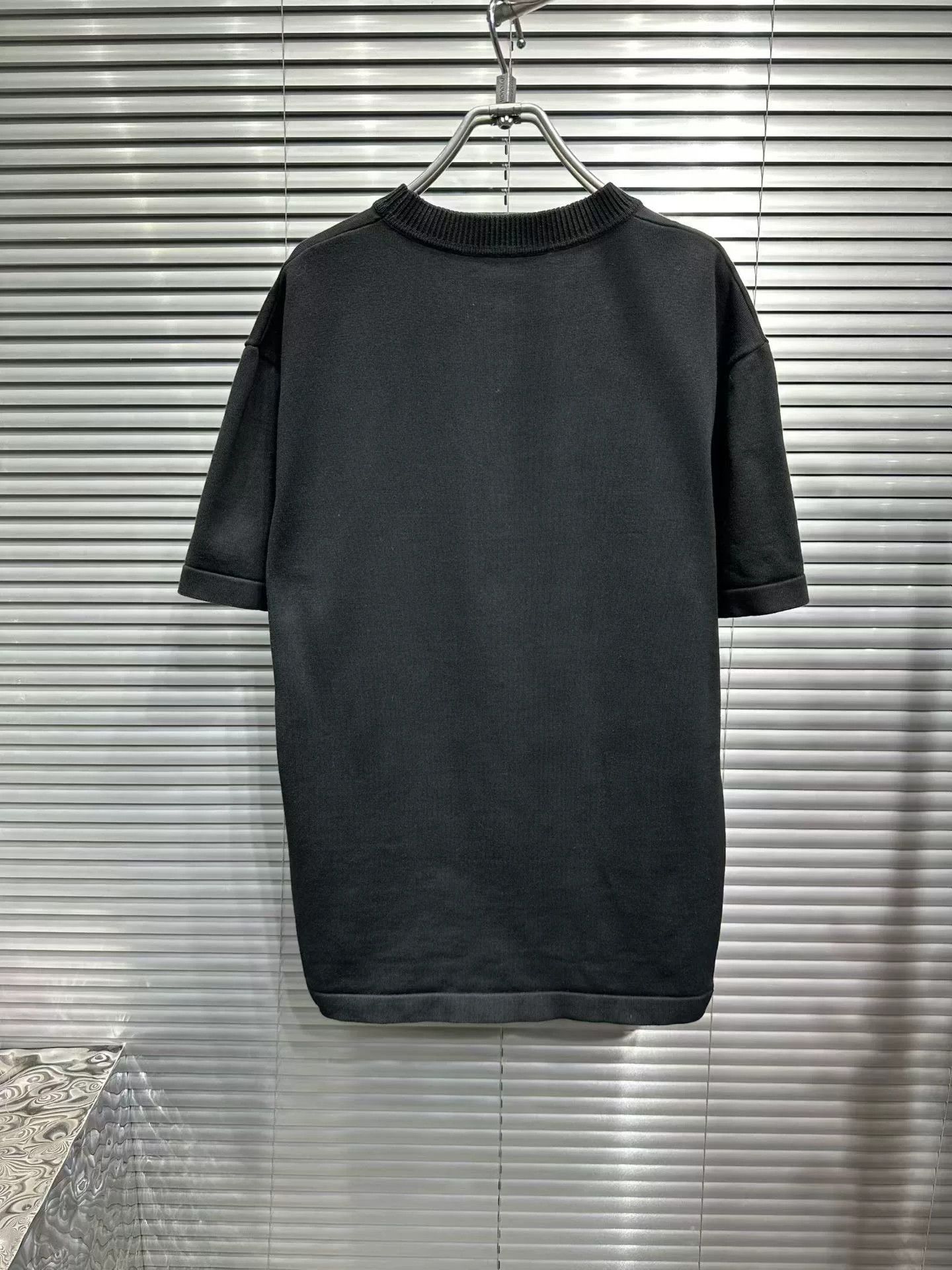 Louis Vuitton Louis Vuitton Embroidered Logo Knit T-Shirt L Size US L / EU 52-54 / 3 - 3 Thumbnail