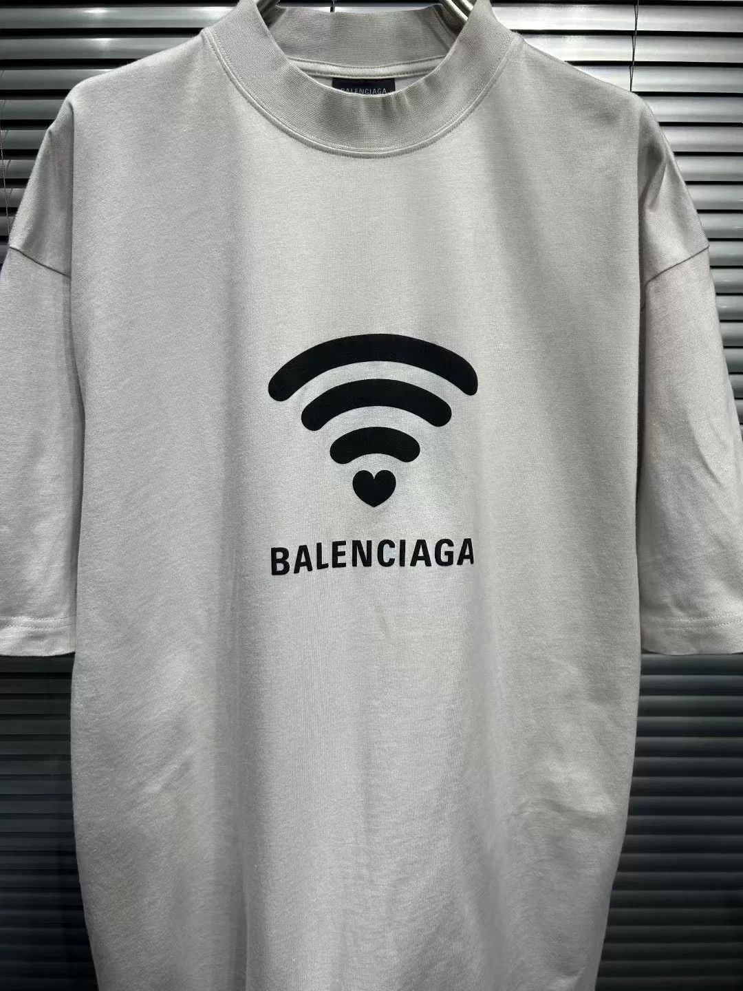Balenciaga Balenciaga Wifi Heart Logo T-Shirt XS Size US XS / EU 42 / 0 - 4 Thumbnail