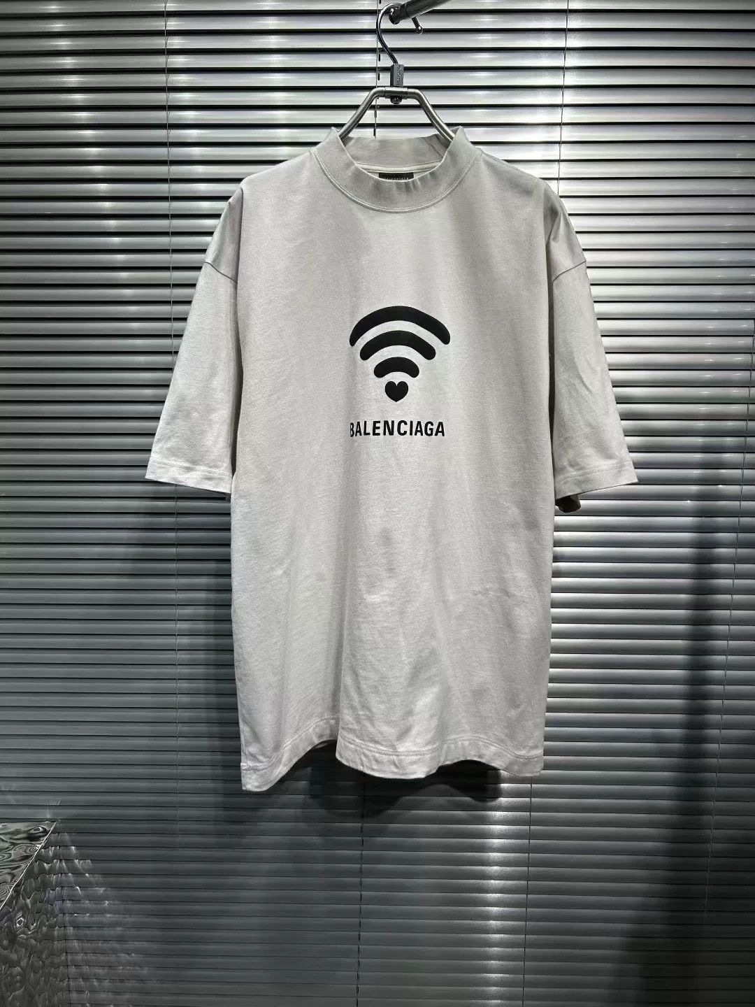 Balenciaga Balenciaga Wifi Heart Logo T-Shirt XS Size US XS / EU 42 / 0 - 2 Thumbnail