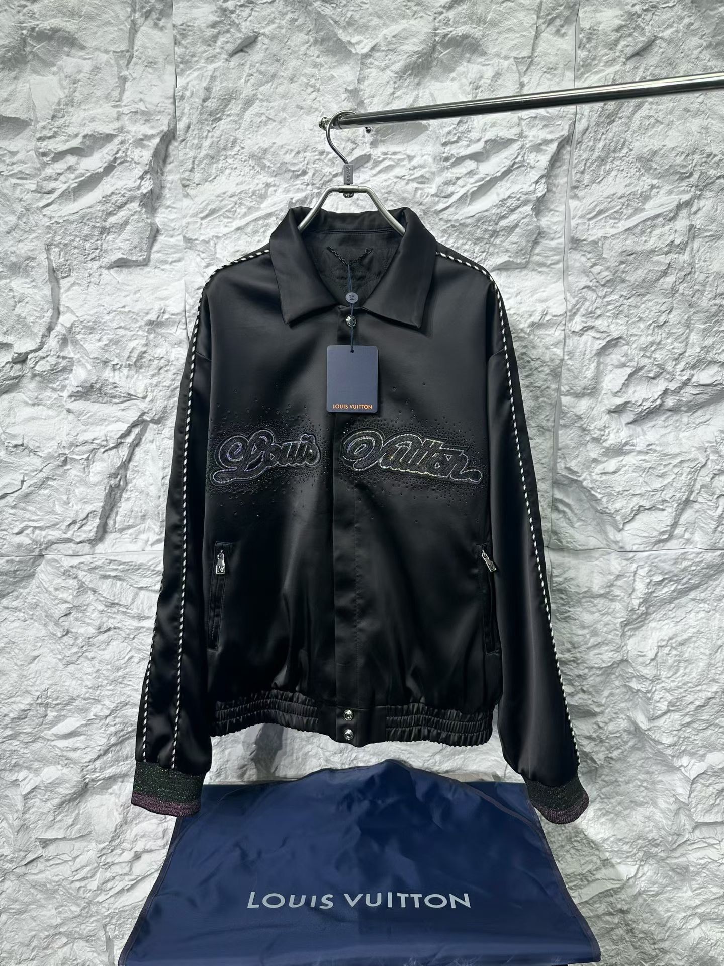 Louis Vuitton Louis Vuitton Beaded Logo Zip Jacket Size 50 Size US M / EU 48-50 / 2 - 2 Thumbnail
