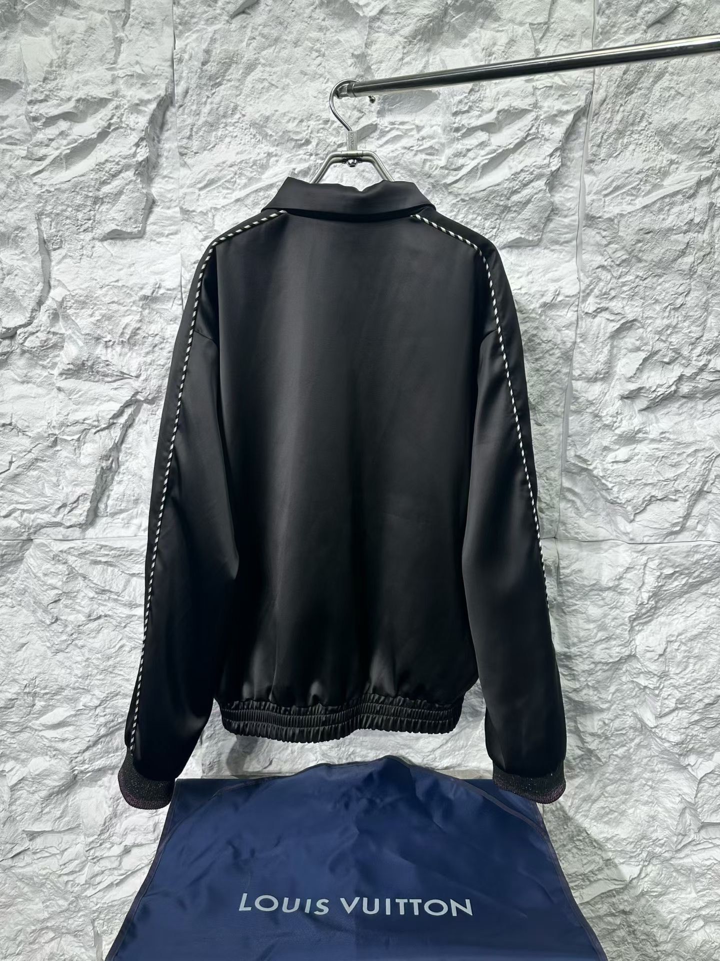 Louis Vuitton Louis Vuitton Beaded Logo Zip Jacket Size 50 Size US M / EU 48-50 / 2 - 3 Thumbnail