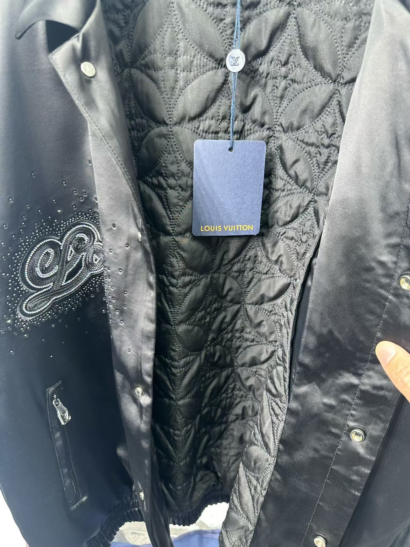 Louis Vuitton Louis Vuitton Beaded Logo Zip Jacket Size 50 Size US M / EU 48-50 / 2 - 5 Thumbnail