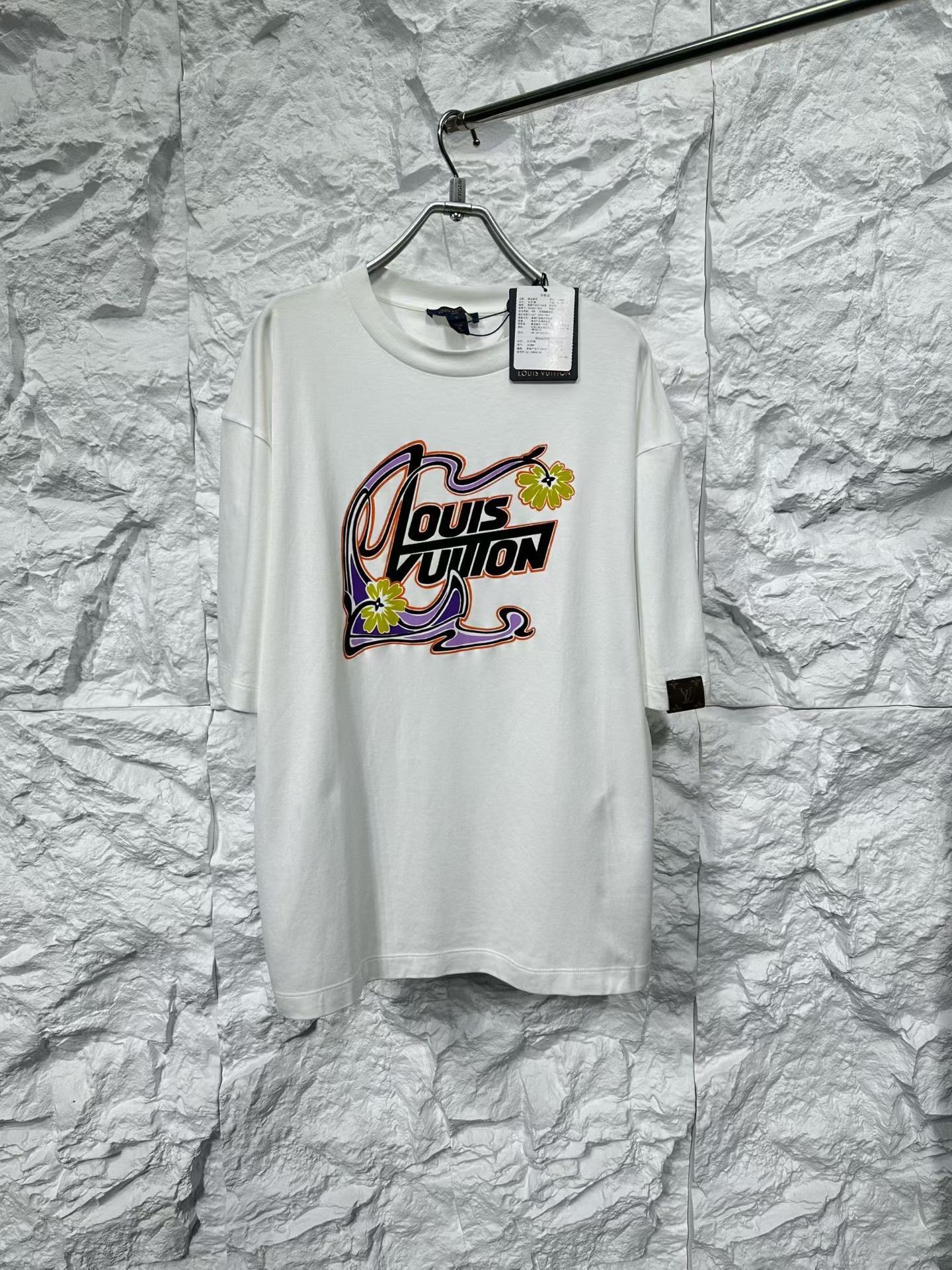 Louis Vuitton Louis Vuitton Floral Graphic Logo T-Shirt S Size S / US 4 / IT 40 - 2 Thumbnail