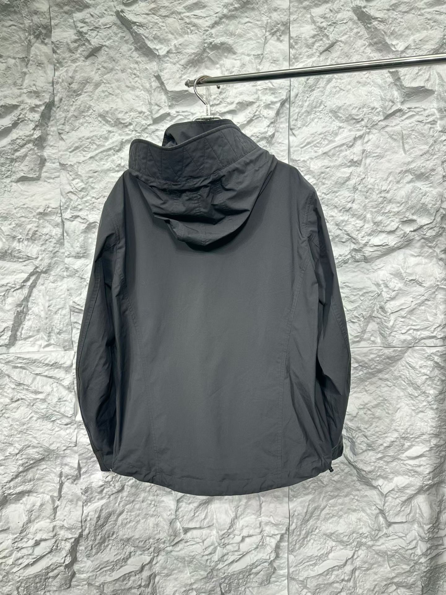 Burberry Burberry Red Logo Hooded Light Jacket Size 54 Size US L / EU 52-54 / 3 - 3 Thumbnail