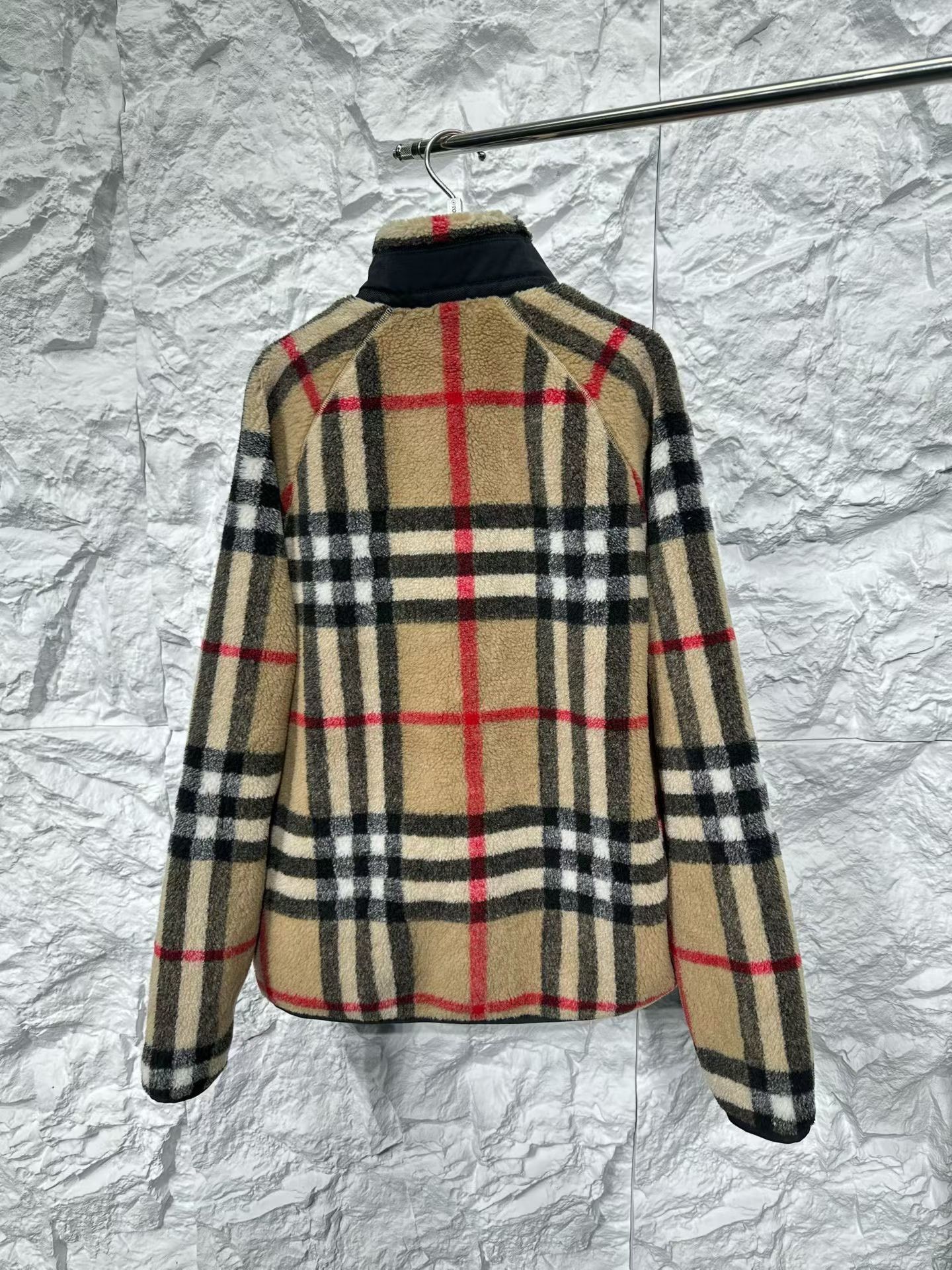 Burberry Burberry Check Wool Blend Teddy Jacket Size M Size US M / EU 48-50 / 2 - 3 Thumbnail