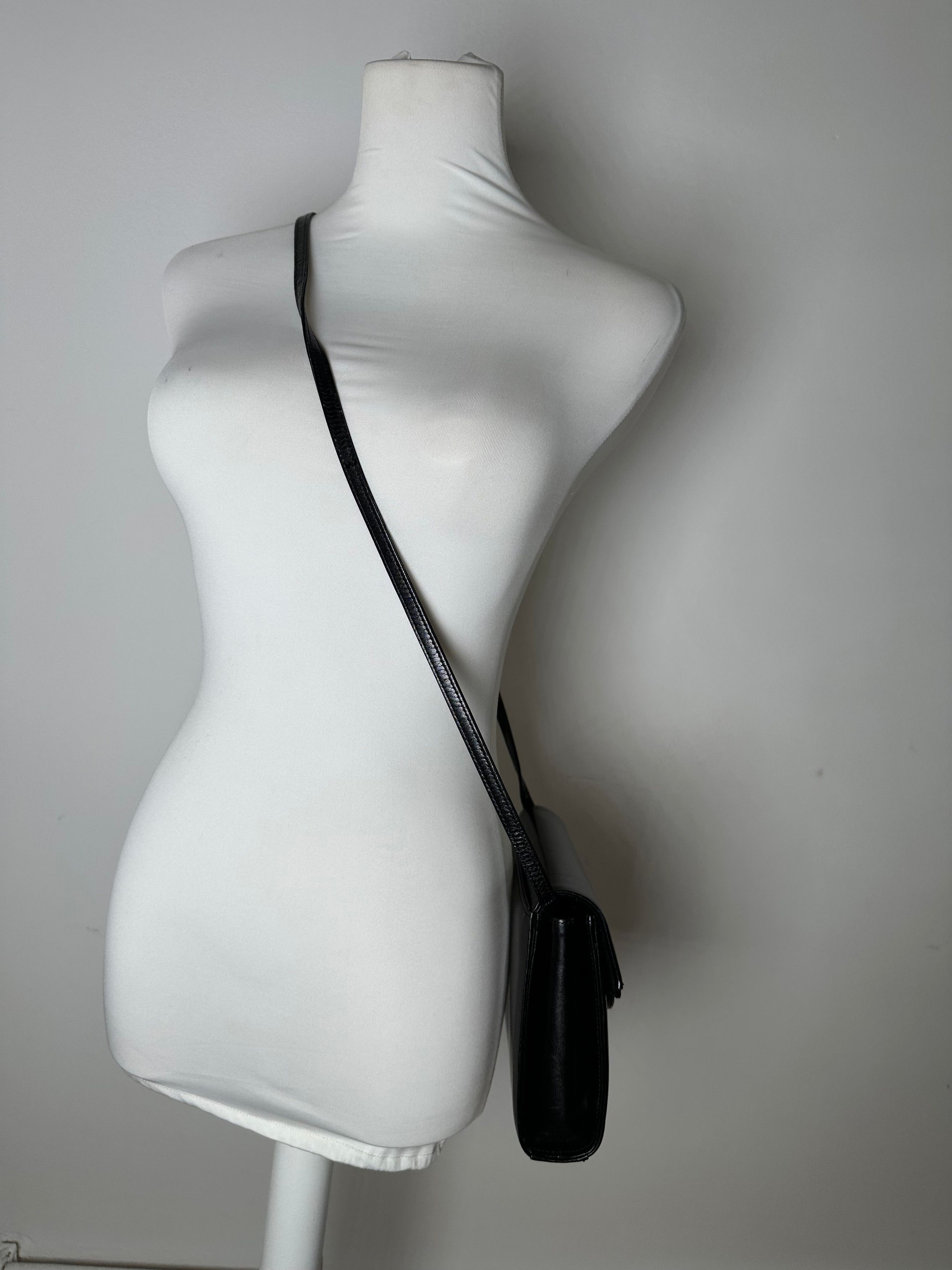 Givenchy Vintage Paris Flap Shoulder Bag Black Leather 4G Logo Size ONE SIZE - 13 Thumbnail