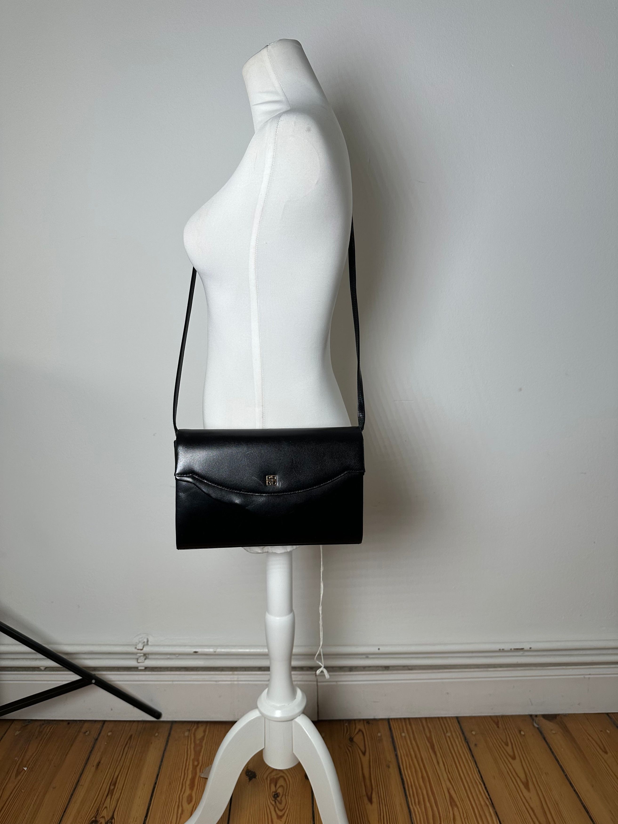 Givenchy Vintage Paris Flap Shoulder Bag Black Leather 4G Logo Size ONE SIZE - 3 Thumbnail