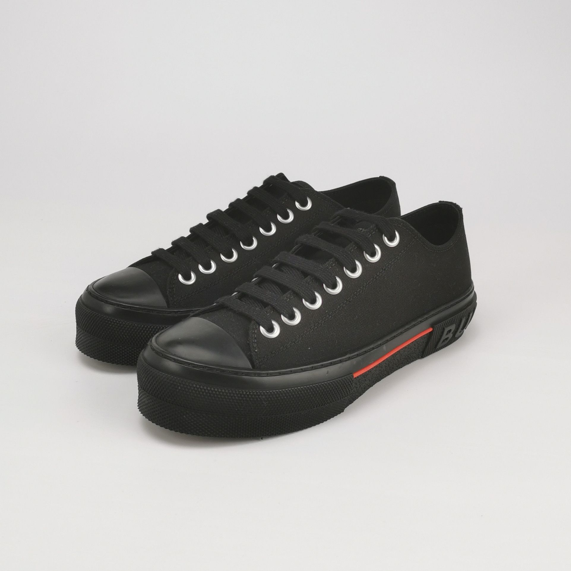 Burberry Burberry Men 7 Lowtop Sneakers Size US 7 / EU 40 - 2 Thumbnail