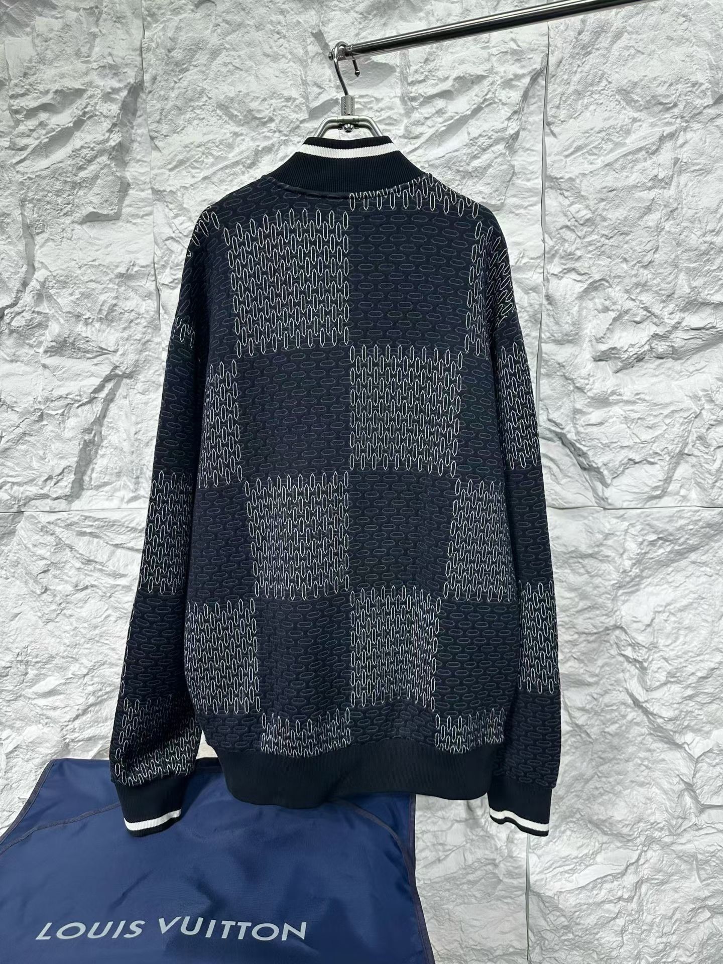 Louis Vuitton Louis Vuitton Checkered Logo Bomber Jacket XXL Size US XXL / EU 58 / 5 - 4 Thumbnail