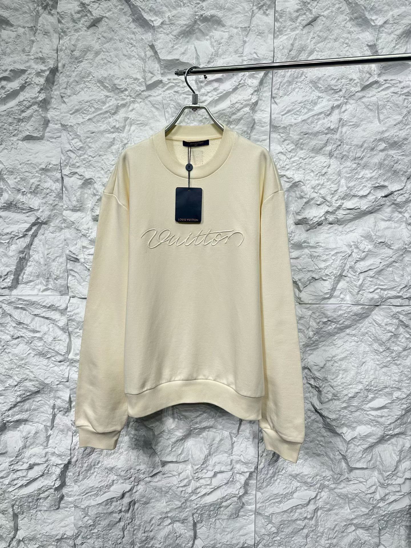 Louis Vuitton Louis Vuitton Script Logo Sweatshirt XL Size US XL / EU 56 / 4 - 2 Thumbnail