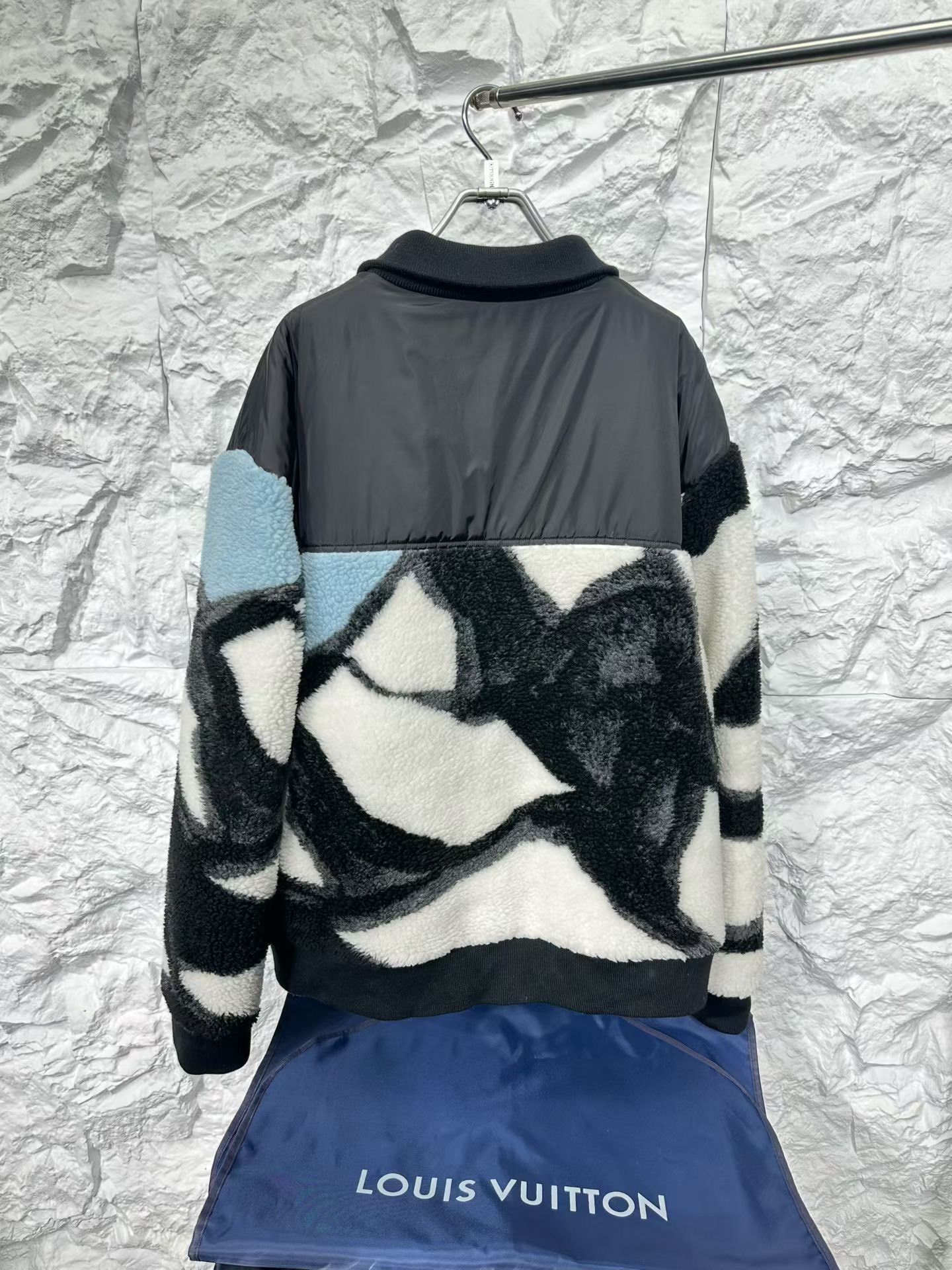 Louis Vuitton Louis Vuitton Camo Teddy Fleece Jacket XXL Size US XXL / EU 58 / 5 - 3 Thumbnail