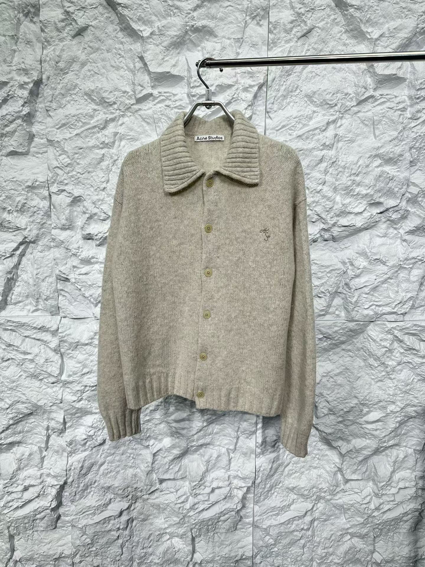 Acne Studios Acne Studios Embroidered Logo Wool Cardigan M Size US M / EU 48-50 / 2 - 2 Thumbnail