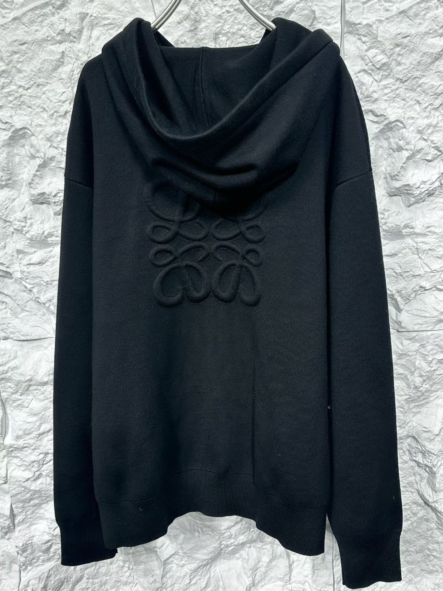 Loewe Loewe FW24 Embossed Logo Knit Zip Hoodie L Size US L / EU 52-54 / 3 - 4 Thumbnail