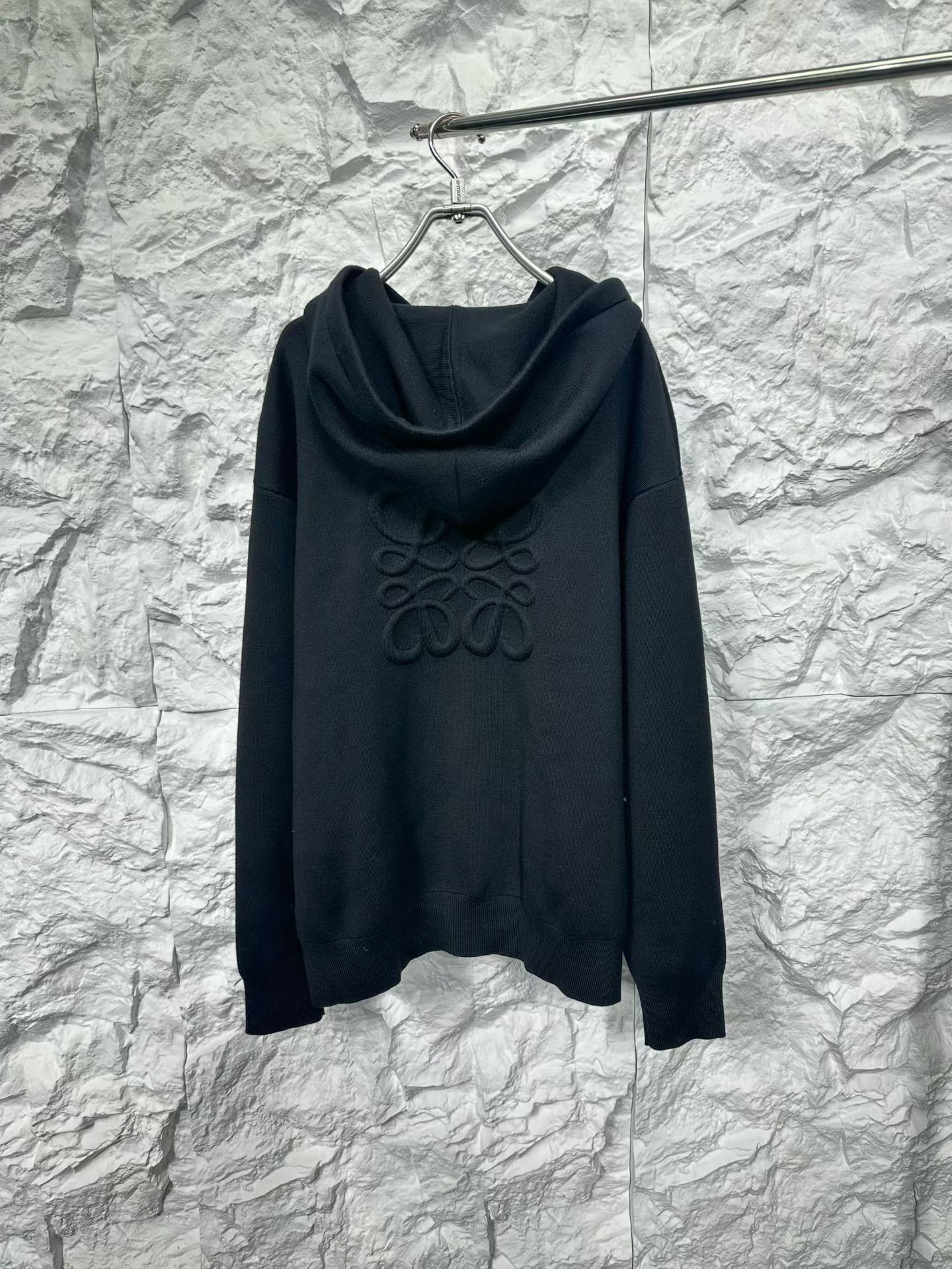 Loewe Loewe FW24 Embossed Logo Knit Zip Hoodie L Size US L / EU 52-54 / 3 - 3 Thumbnail