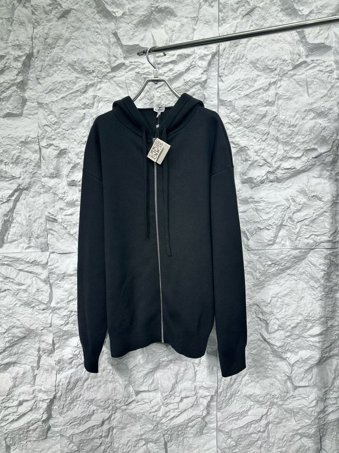 Loewe Loewe FW24 Embossed Logo Knit Zip Hoodie L Size US L / EU 52-54 / 3 - 2 Thumbnail