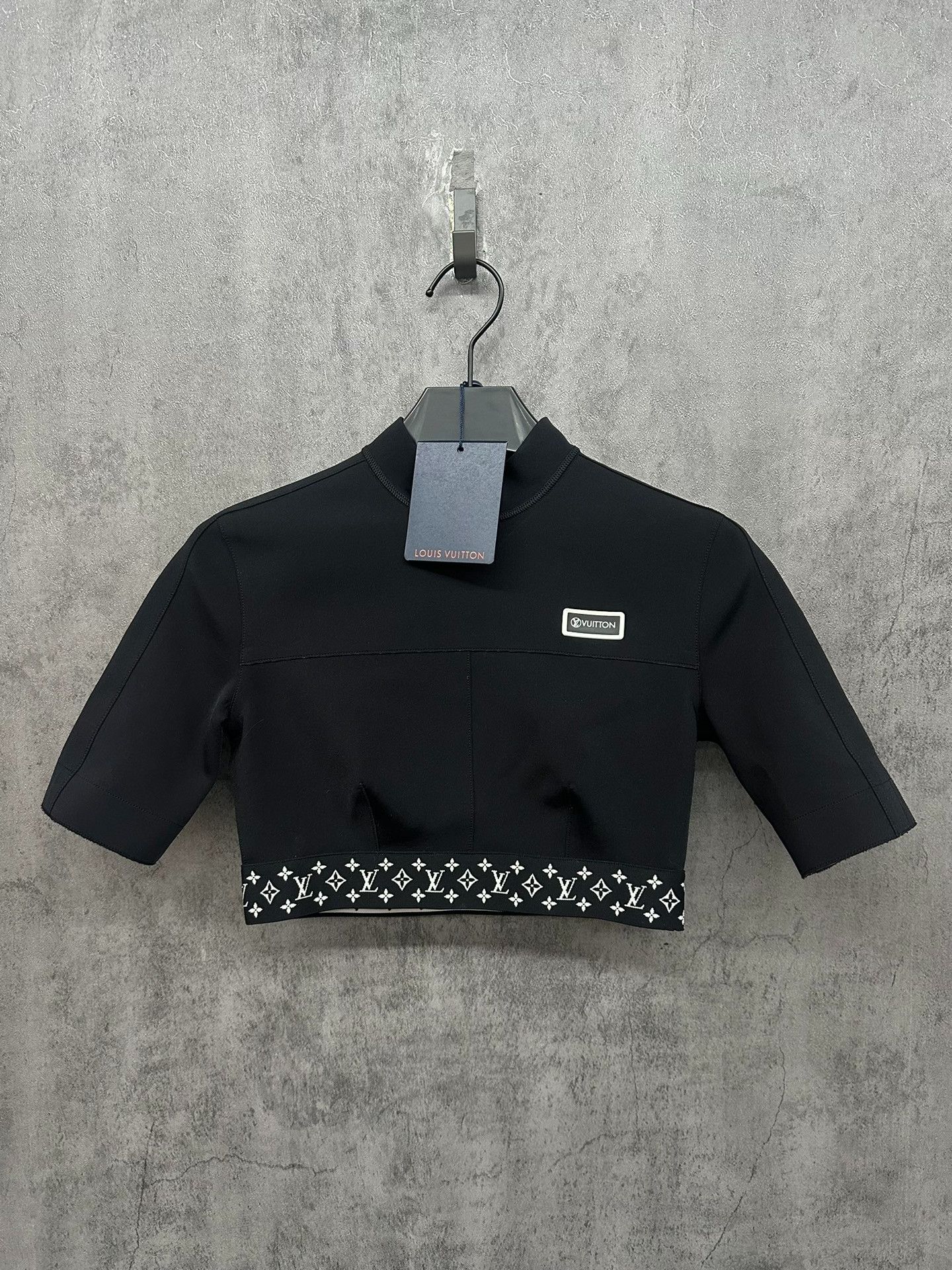 Louis Vuitton Louis Vuitton Monogram Hem Crop Top Size 34 Size XS / US 0-2 / IT 36-38 - 2 Thumbnail