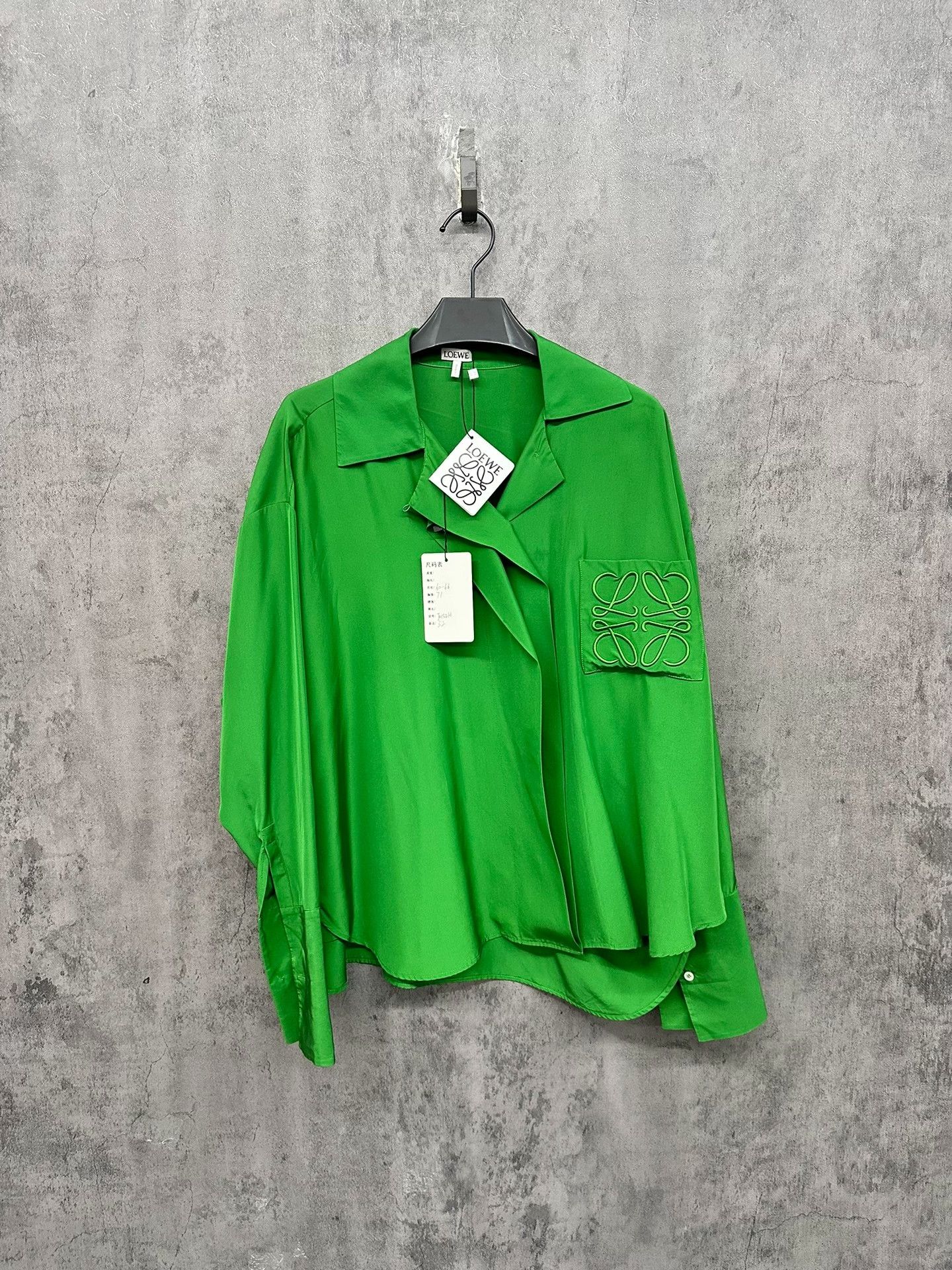 Loewe Loewe Anagram Pocket Silk Shirt FR 32 Size XXS / US 00 / IT 34 - 2 Thumbnail