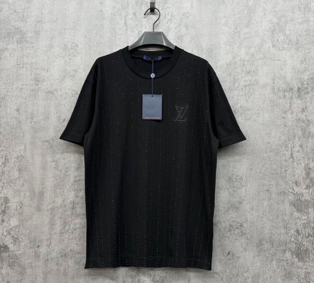 Louis Vuitton Louis Vuitton Beaded Vertical Logo T-Shirt Size M Size US M / EU 48-50 / 2 - 2 Thumbnail