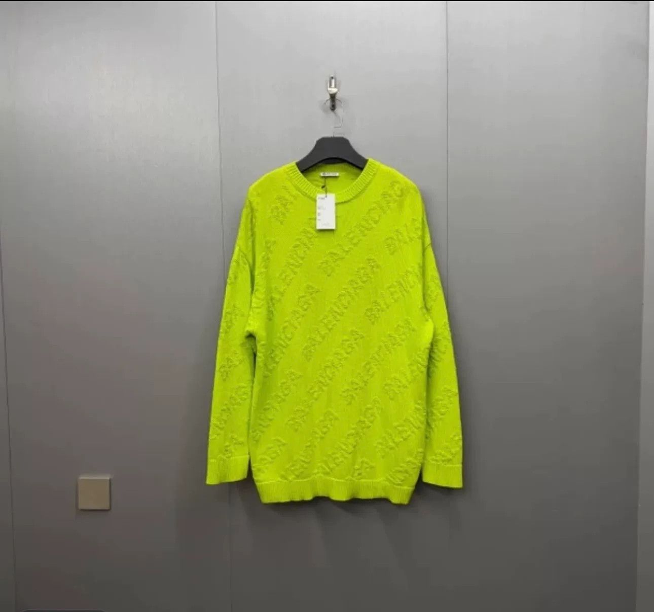 Balenciaga Balenciaga Neon Allover Logo Knit Sweater Size M Size US M / EU 48-50 / 2 - 2 Thumbnail