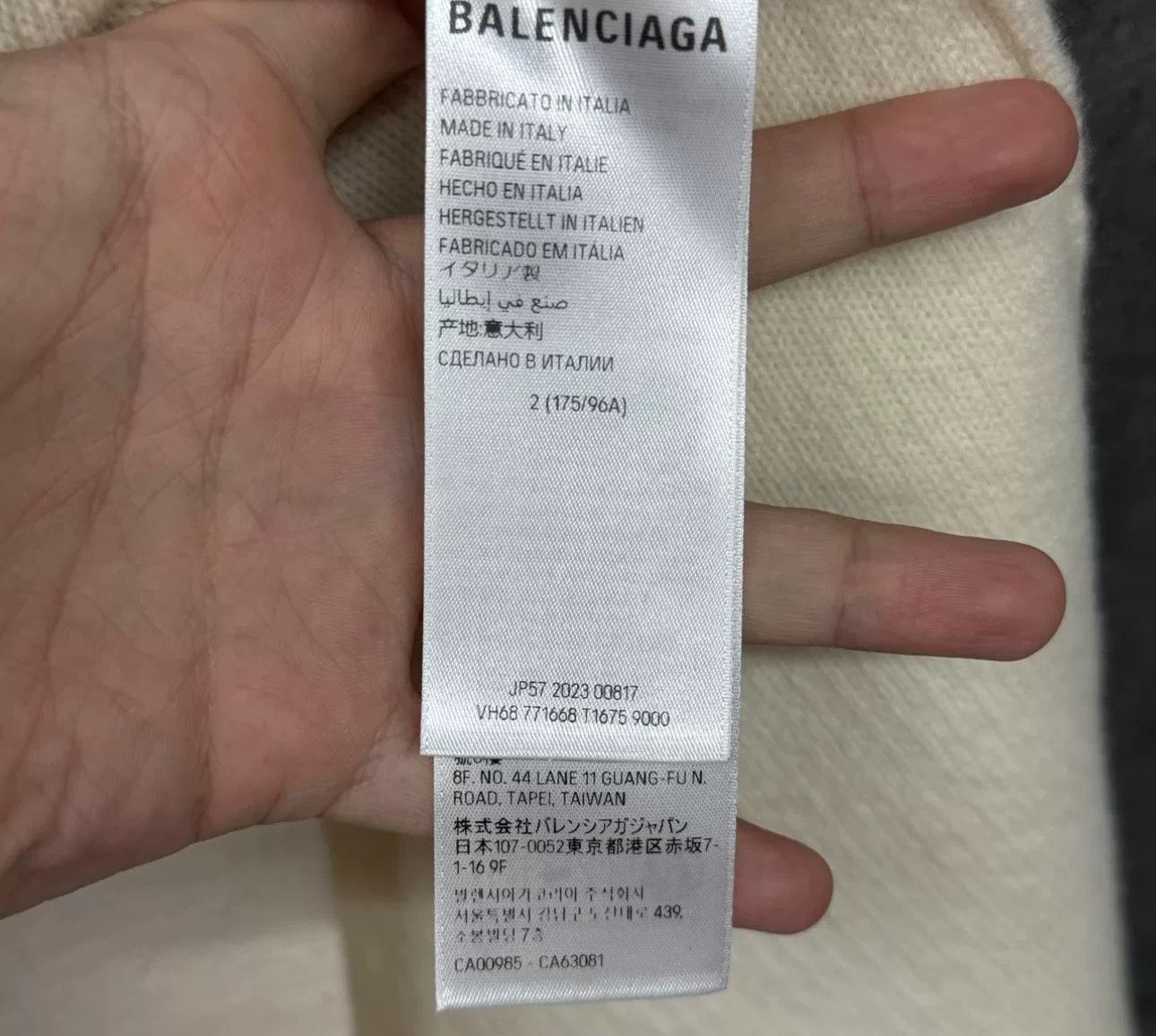 Balenciaga Balenciaga Sleeve Logo Patch Wool Cardigan Size 2 Size US M / EU 48-50 / 2 - 5 Thumbnail