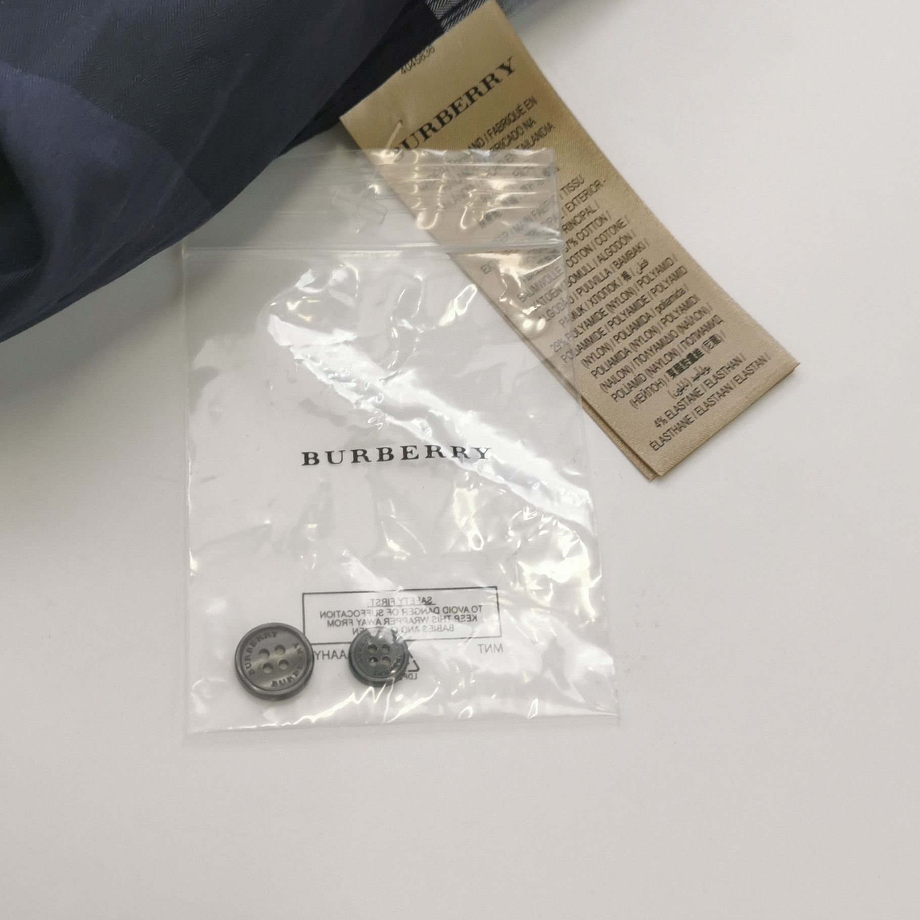 Burberry Burberry Men xl Button Ups Size US XL / EU 56 / 4 - 5 Thumbnail