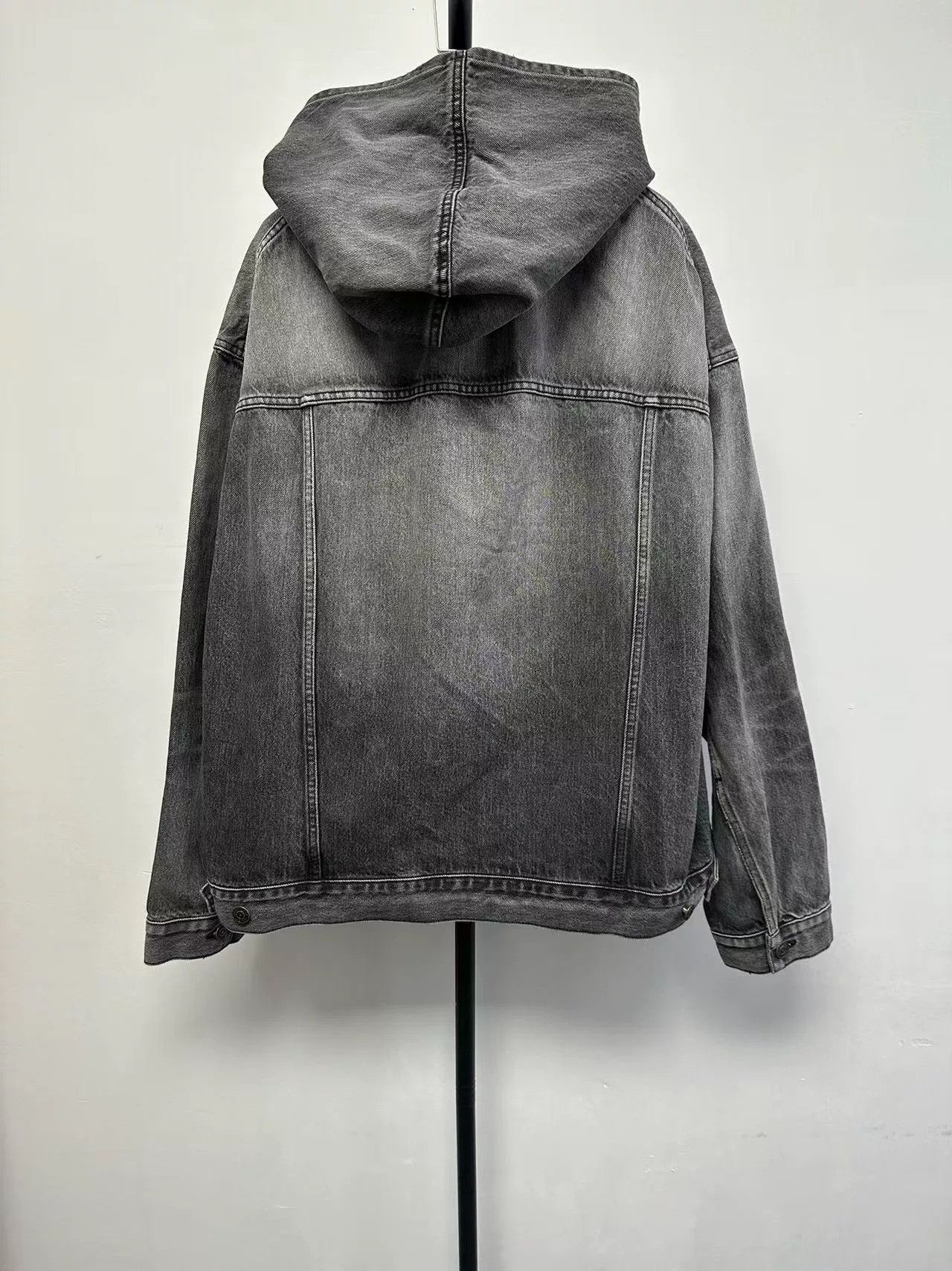 Balenciaga Balenciaga Hooded Washed Denim Jacket 1 Size US S / EU 44-46 / 1 - 3 Thumbnail