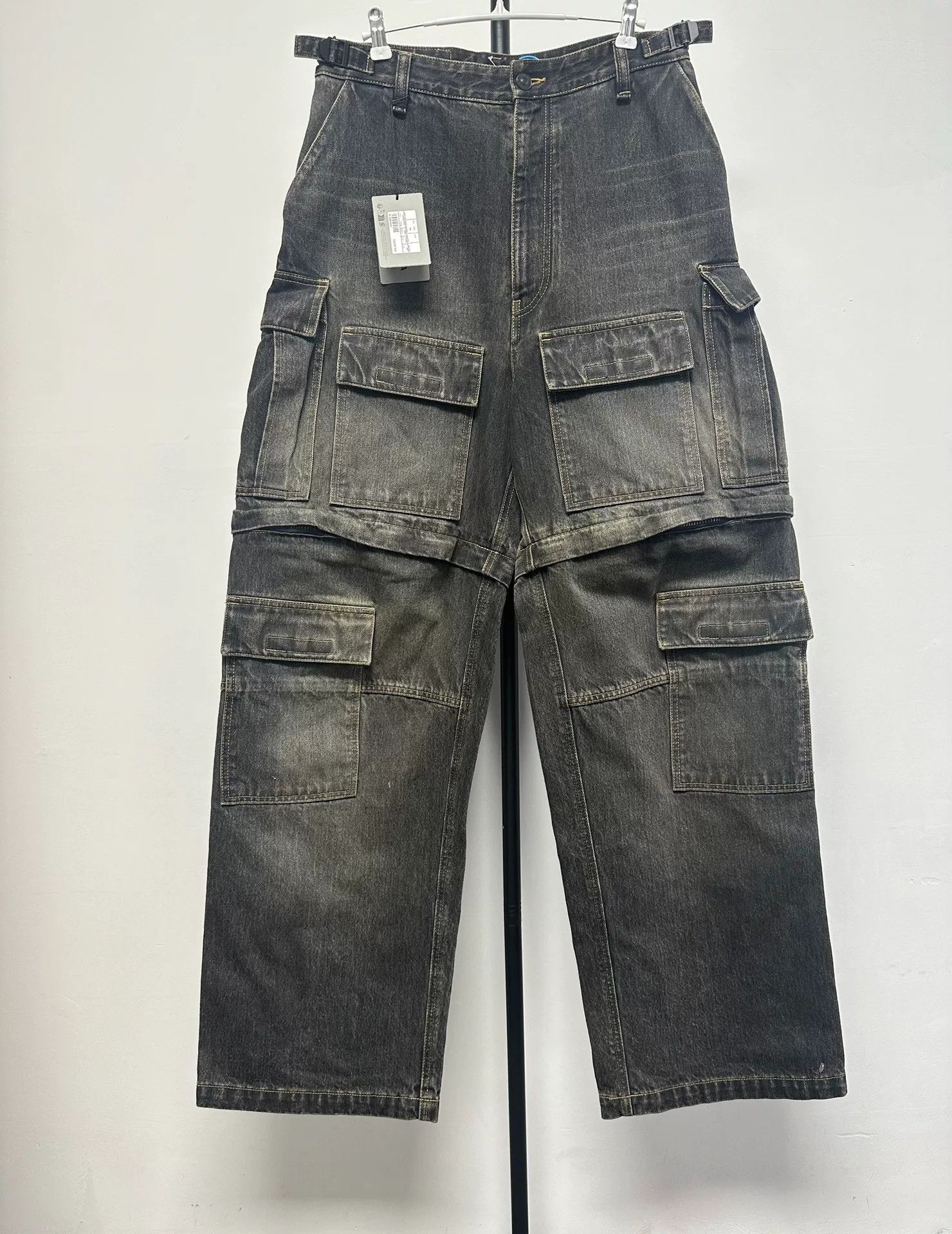Balenciaga Balenciaga Multi-Pocket Cargo Jeans Size XS Size US 28 / EU 44 - 2 Thumbnail