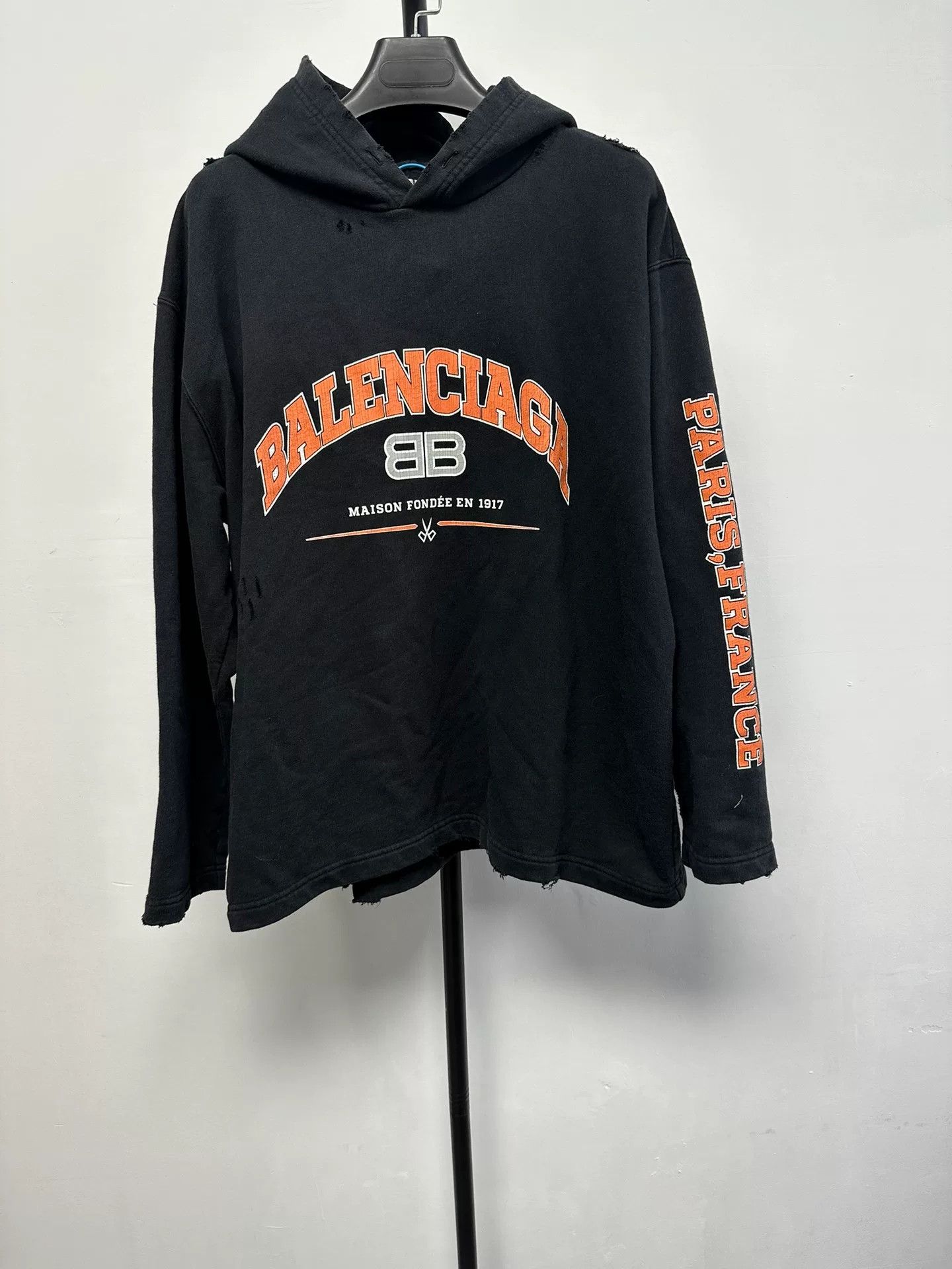 Balenciaga Balenciaga Logo Distressed Hoodie Size M Size US M / EU 48-50 / 2 - 2 Thumbnail