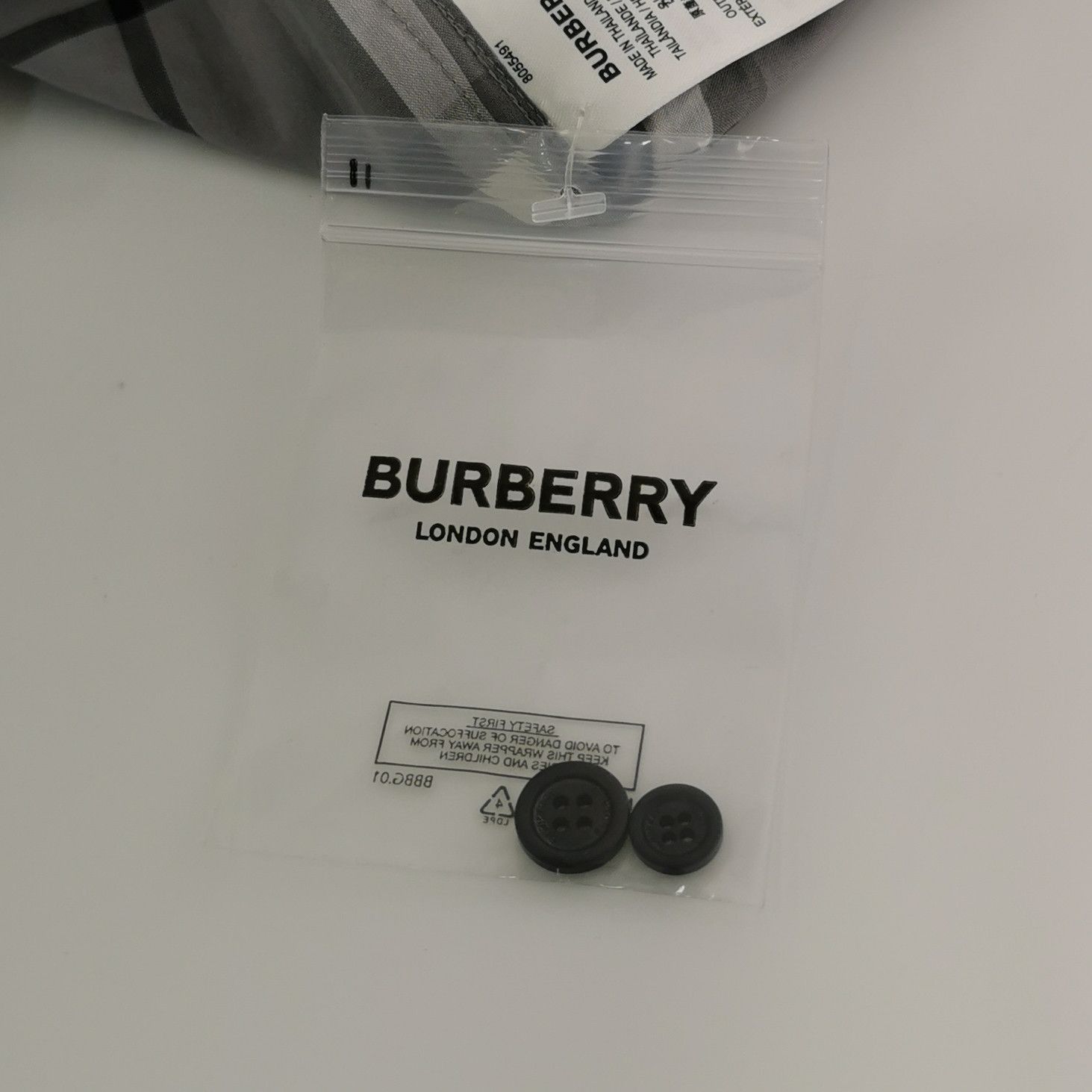 Burberry Burberry Men xl Button Ups Size US XL / EU 56 / 4 - 5 Thumbnail
