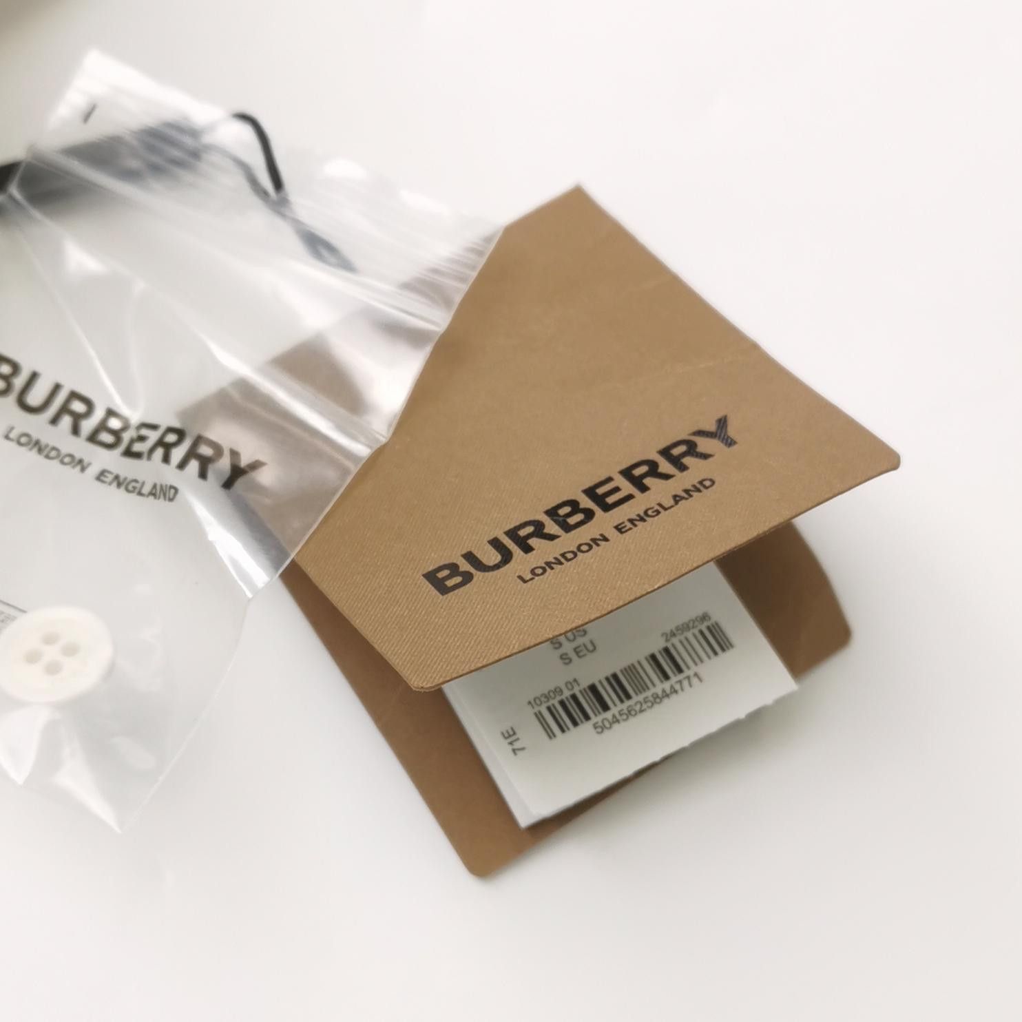 Burberry Burberry Men s Short Sleeve Shirts Size US S / EU 44-46 / 1 - 4 Thumbnail
