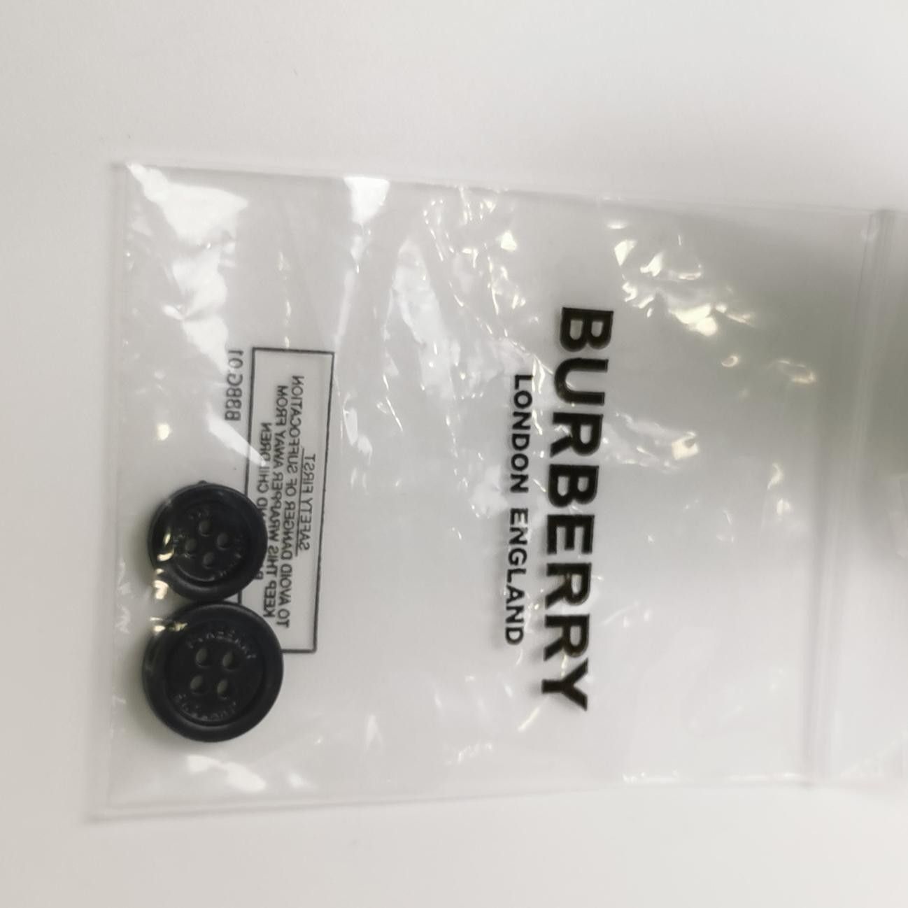 Burberry Burberry Men m Button Ups Size US M / EU 48-50 / 2 - 4 Thumbnail