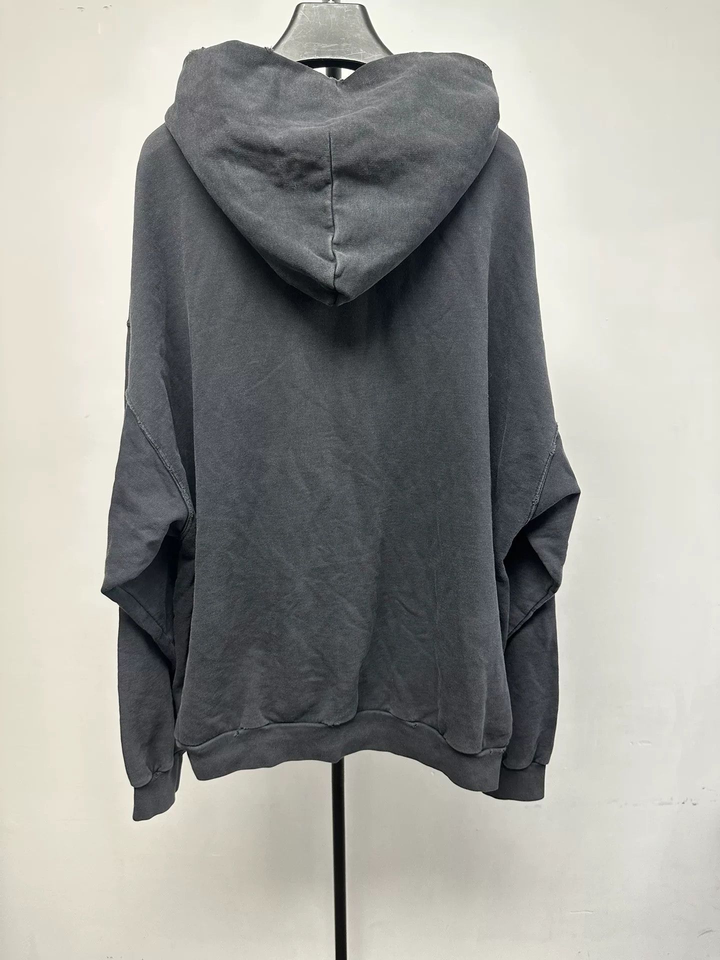 Balenciaga Balenciaga Crest Logo Graphic Hoodie Size M Size US M / EU 48-50 / 2 - 3 Thumbnail